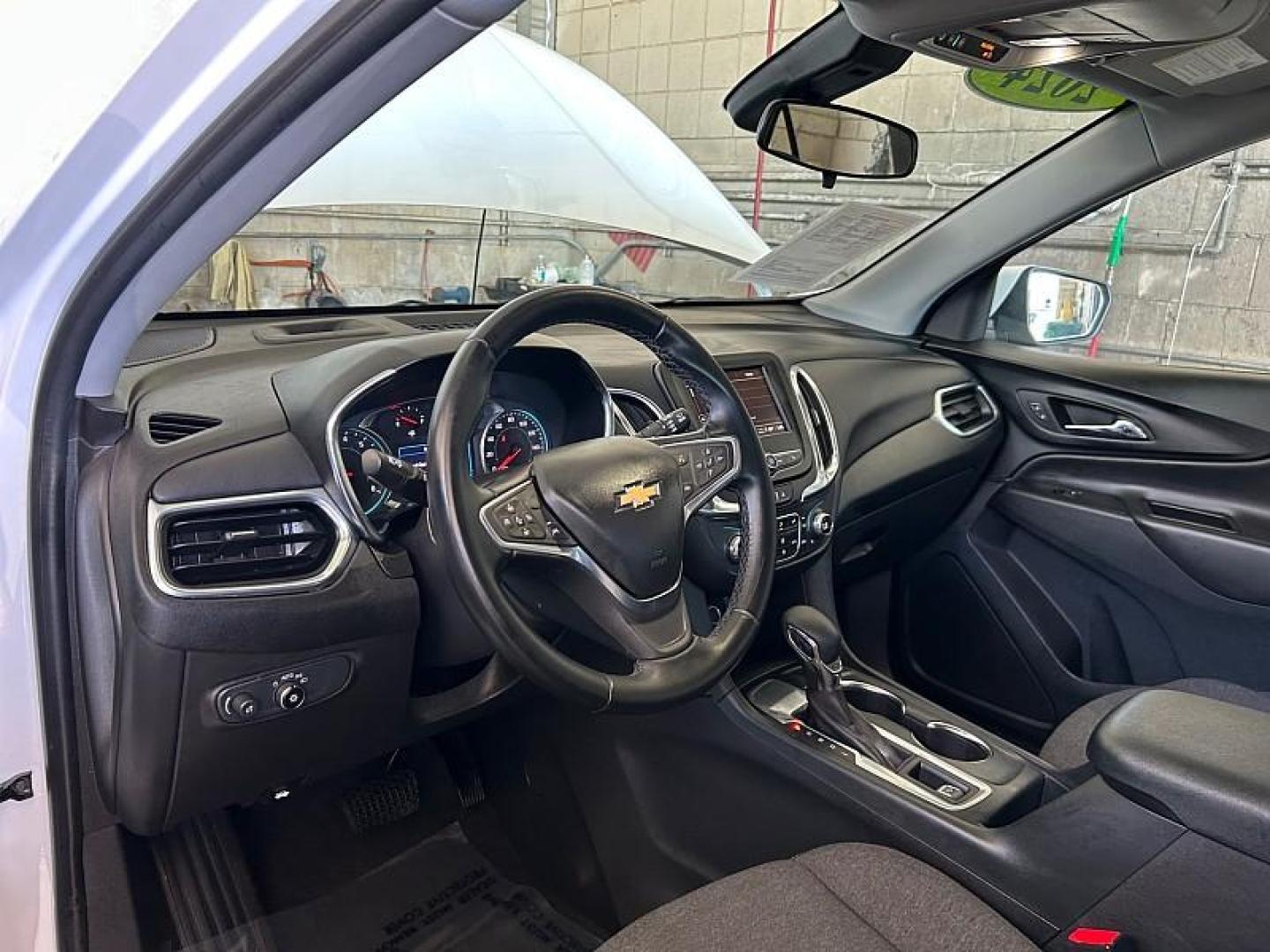 2024 WHITE Chevrolet Equinox (3GNAXKEG0RL) with an 4-Cyl Turbo 1.5 Liter engine, Automatic 6-Spd w/Overdrive transmission, located at 412 Auto Vista Drive, Palmdale, 93551, (661) 945-0620, 34.592636, -118.136681 - Photo#17