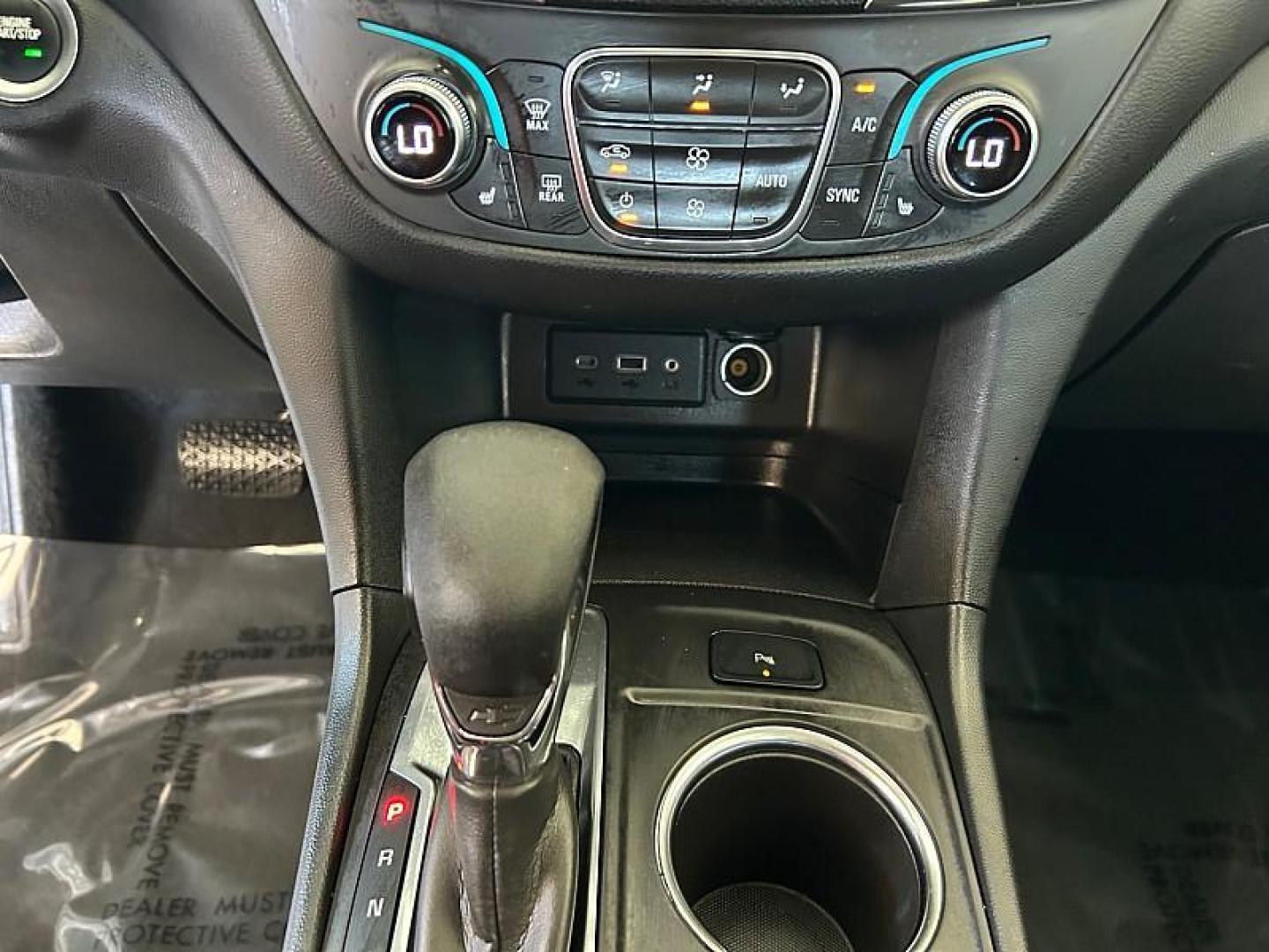 2024 WHITE Chevrolet Equinox (3GNAXKEG0RL) with an 4-Cyl Turbo 1.5 Liter engine, Automatic 6-Spd w/Overdrive transmission, located at 412 Auto Vista Drive, Palmdale, 93551, (661) 945-0620, 34.592636, -118.136681 - Photo#19