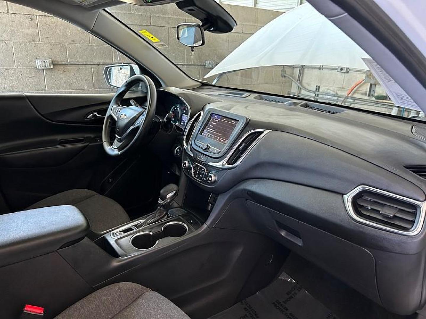 2024 WHITE Chevrolet Equinox (3GNAXKEG0RL) with an 4-Cyl Turbo 1.5 Liter engine, Automatic 6-Spd w/Overdrive transmission, located at 412 Auto Vista Drive, Palmdale, 93551, (661) 945-0620, 34.592636, -118.136681 - Photo#25