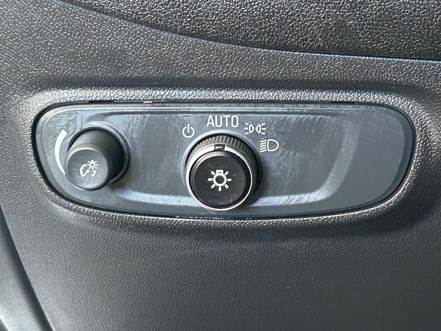 2024 WHITE Chevrolet Equinox (3GNAXKEG0RL) with an 4-Cyl Turbo 1.5 Liter engine, Automatic 6-Spd w/Overdrive transmission, located at 412 Auto Vista Drive, Palmdale, 93551, (661) 945-0620, 34.592636, -118.136681 - Photo#27