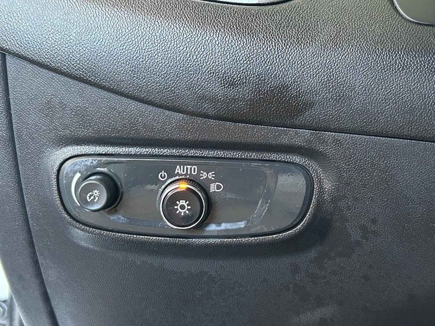 2024 WHITE Chevrolet Equinox (3GNAXUEG8RL) with an 4-Cyl Turbo 1.5 Liter engine, Automatic 6-Spd w/Overdrive transmission, located at 412 Auto Vista Drive, Palmdale, 93551, (661) 945-0620, 34.592636, -118.136681- Photo#25