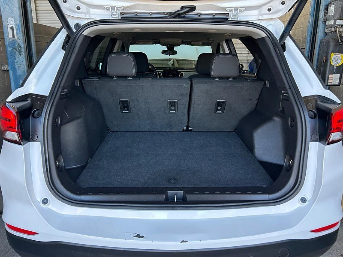2024 WHITE Chevrolet Equinox (3GNAXUEG8RL) with an 4-Cyl Turbo 1.5 Liter engine, Automatic 6-Spd w/Overdrive transmission, located at 412 Auto Vista Drive, Palmdale, 93551, (661) 945-0620, 34.592636, -118.136681- Photo#27