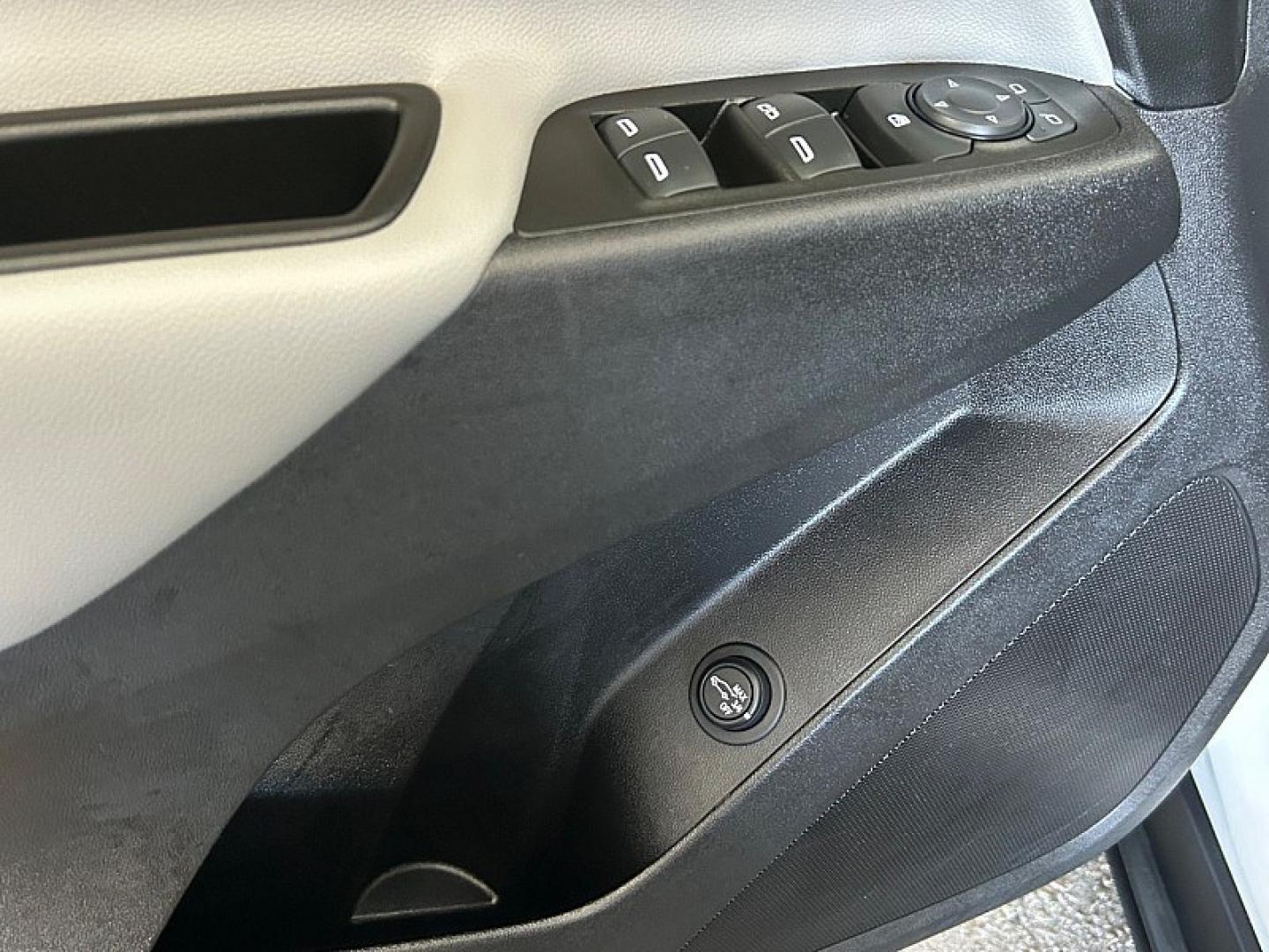 2024 WHITE Chevrolet Equinox (3GNAXUEG8RL) with an 4-Cyl Turbo 1.5 Liter engine, Automatic 6-Spd w/Overdrive transmission, located at 412 Auto Vista Drive, Palmdale, 93551, (661) 945-0620, 34.592636, -118.136681- Photo#30