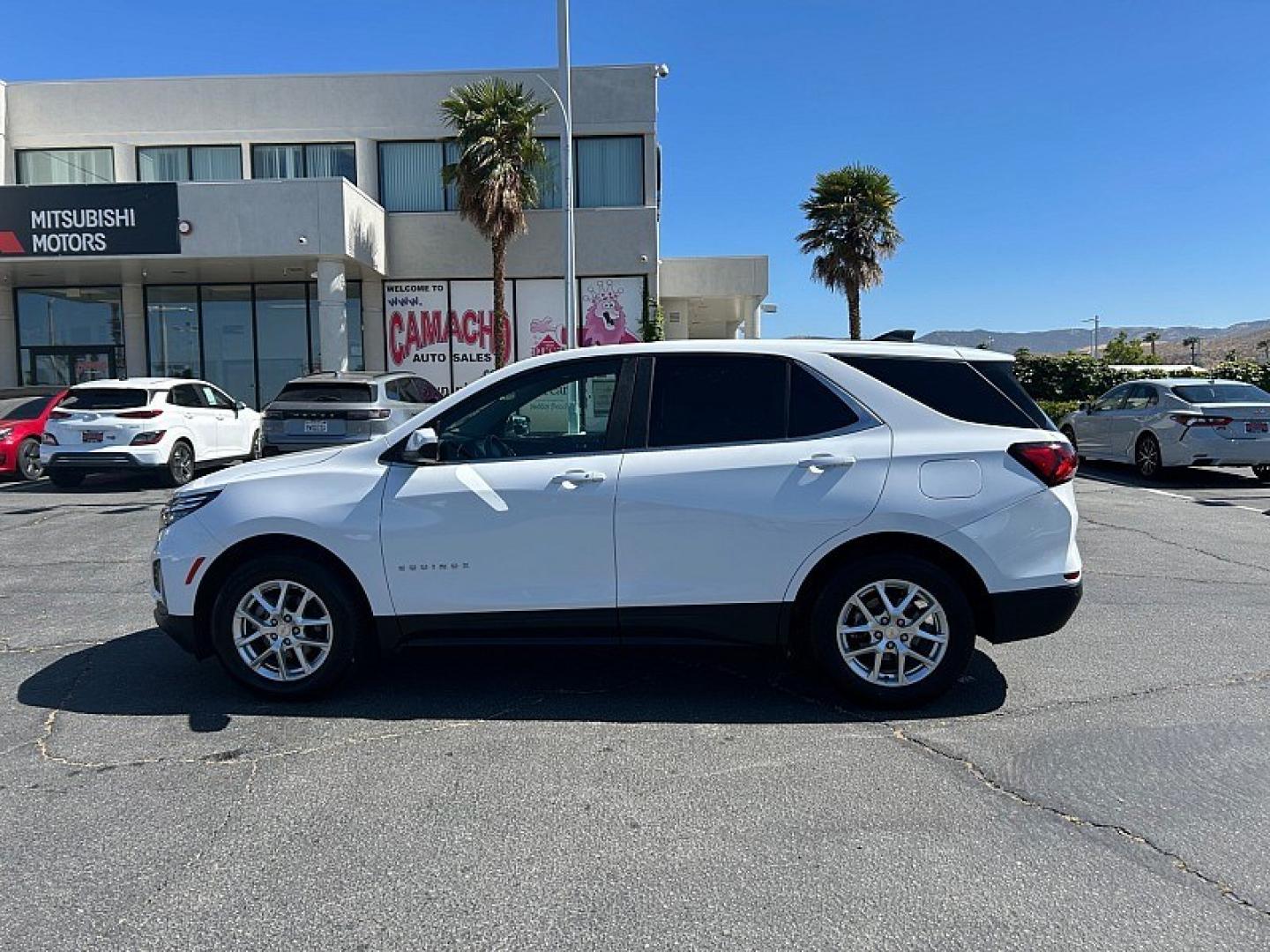 2024 WHITE Chevrolet Equinox (3GNAXUEG4RL) with an 4-Cyl Turbo 1.5 Liter engine, Automatic 6-Spd w/Overdrive transmission, located at 412 Auto Vista Drive, Palmdale, 93551, (661) 945-0620, 34.592636, -118.136681- Photo#5