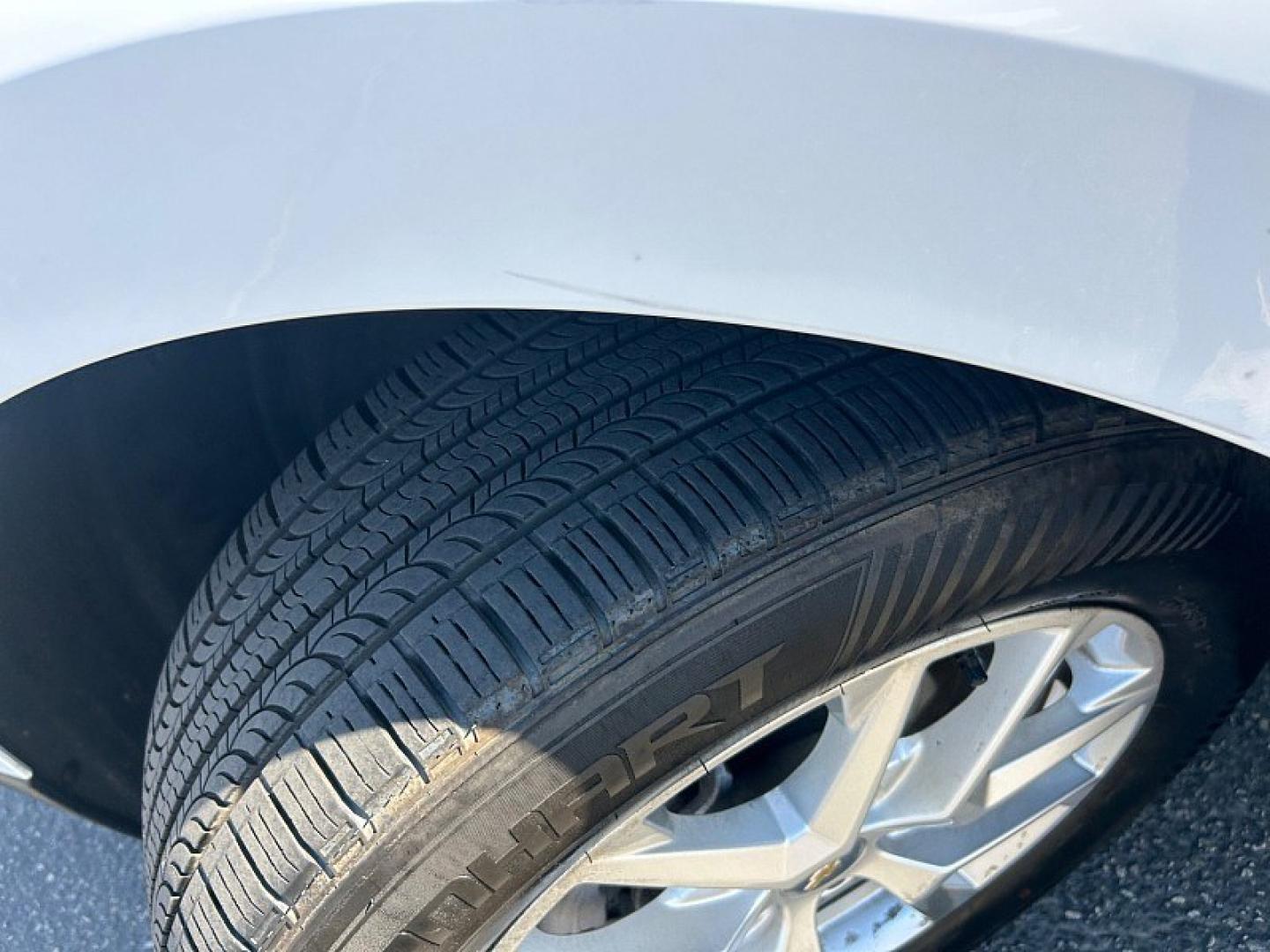 2024 WHITE Chevrolet Equinox (3GNAXUEG4RL) with an 4-Cyl Turbo 1.5 Liter engine, Automatic 6-Spd w/Overdrive transmission, located at 412 Auto Vista Drive, Palmdale, 93551, (661) 945-0620, 34.592636, -118.136681- Photo#8