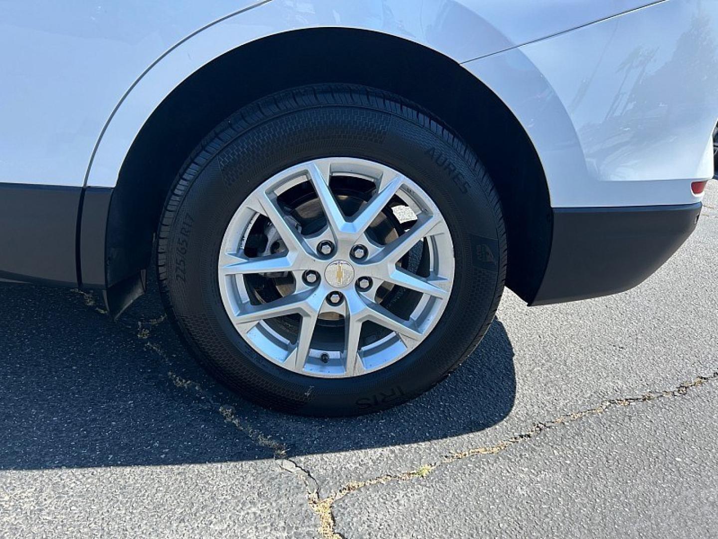 2024 WHITE Chevrolet Equinox (3GNAXUEG4RL) with an 4-Cyl Turbo 1.5 Liter engine, Automatic 6-Spd w/Overdrive transmission, located at 412 Auto Vista Drive, Palmdale, 93551, (661) 945-0620, 34.592636, -118.136681- Photo#13