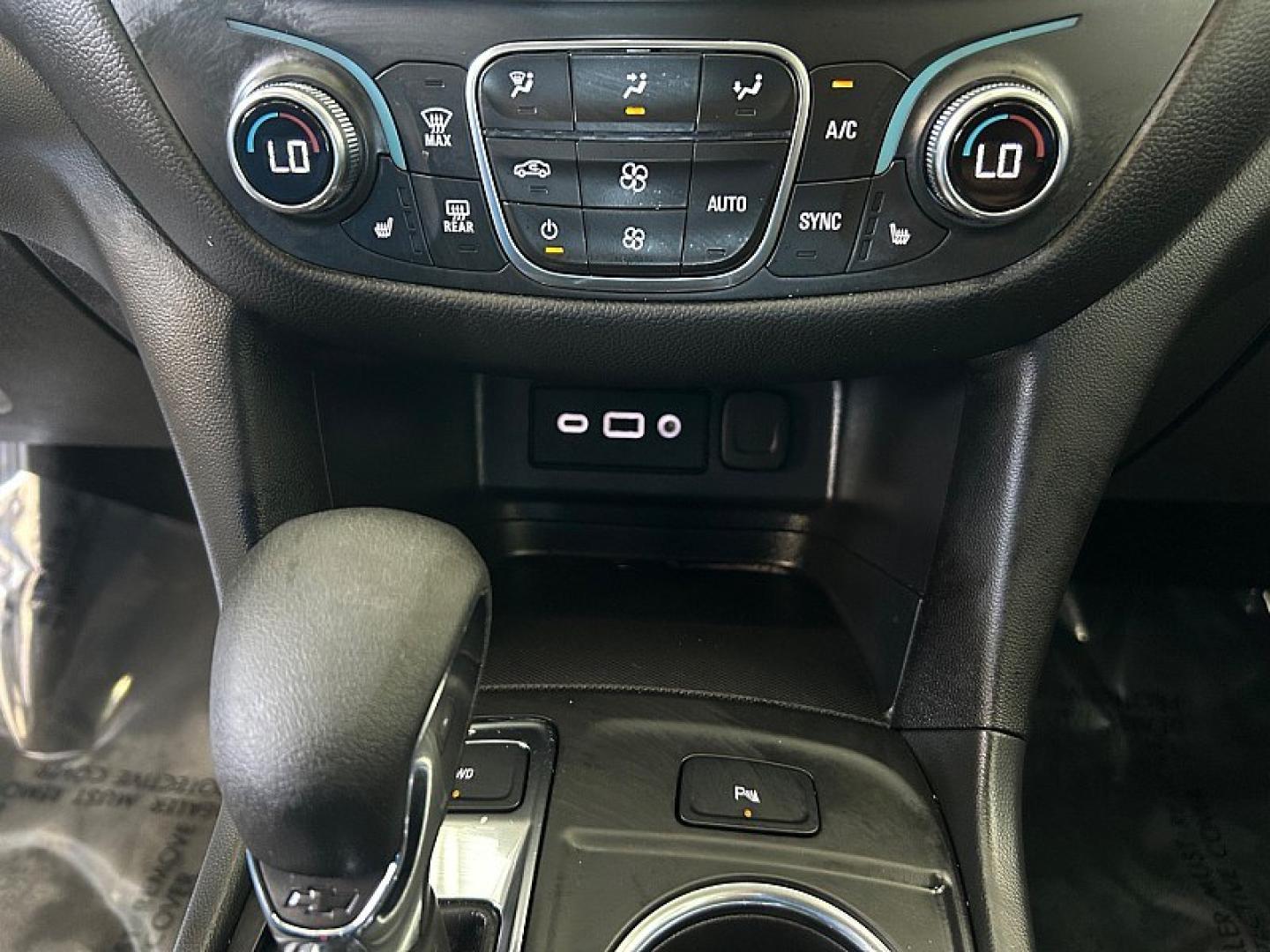 2024 WHITE Chevrolet Equinox (3GNAXUEG4RL) with an 4-Cyl Turbo 1.5 Liter engine, Automatic 6-Spd w/Overdrive transmission, located at 412 Auto Vista Drive, Palmdale, 93551, (661) 945-0620, 34.592636, -118.136681- Photo#19