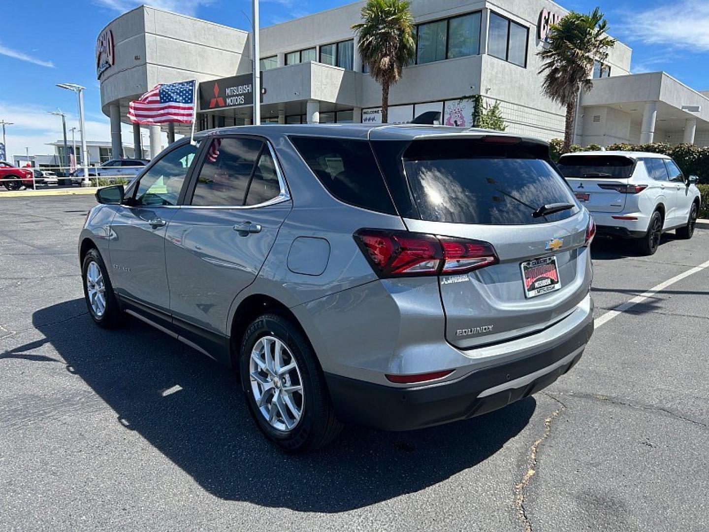 2024 Chevrolet Equinox (3GNAXKEG9RL) with an 4-Cyl Turbo 1.5 Liter engine, Automatic 6-Spd w/Overdrive transmission, located at 412 Auto Vista Drive, Palmdale, 93551, (661) 945-0620, 34.592636, -118.136681- Photo#2