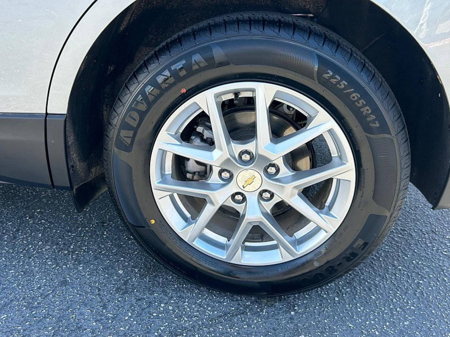 2024 Chevrolet Equinox (3GNAXKEG9RL) with an 4-Cyl Turbo 1.5 Liter engine, Automatic 6-Spd w/Overdrive transmission, located at 412 Auto Vista Drive, Palmdale, 93551, (661) 945-0620, 34.592636, -118.136681- Photo#13