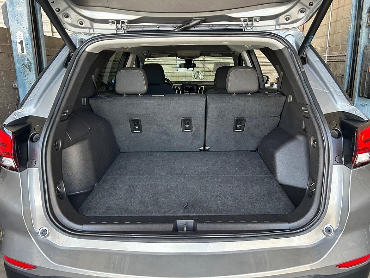 2024 Chevrolet Equinox (3GNAXKEG9RL) with an 4-Cyl Turbo 1.5 Liter engine, Automatic 6-Spd w/Overdrive transmission, located at 412 Auto Vista Drive, Palmdale, 93551, (661) 945-0620, 34.592636, -118.136681- Photo#29