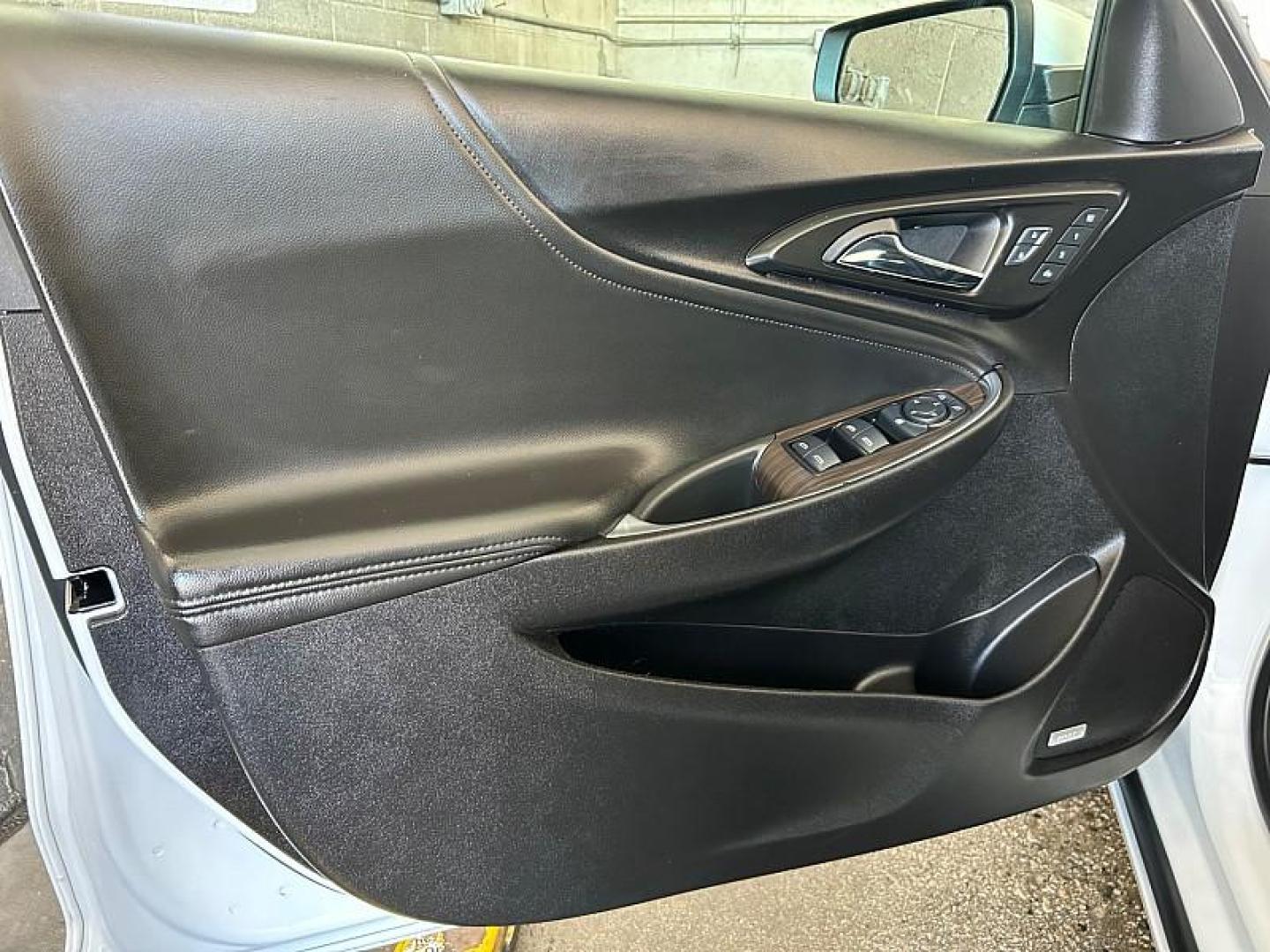 2024 WHITE Chevrolet Malibu (1G1ZE5ST5RF) with an 4-Cyl Turbo 1.5 Liter engine, Automatic CVT transmission, located at 412 Auto Vista Drive, Palmdale, 93551, (661) 945-0620, 34.592636, -118.136681 - Photo#16