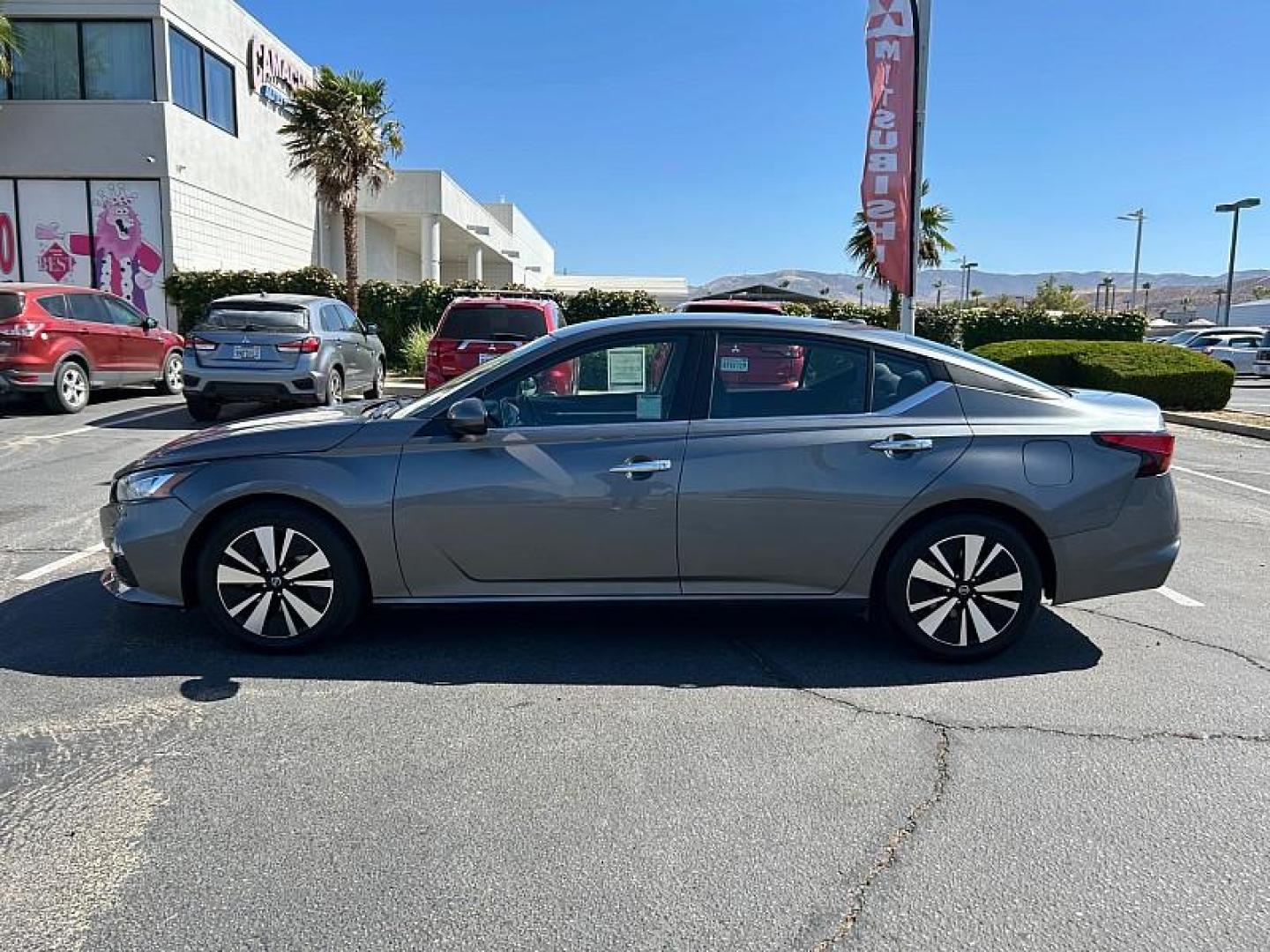 2024 WHITE Chevrolet Malibu (1G1ZD5ST7RF) with an 4-Cyl Turbo 1.5 Liter engine, Automatic CVT transmission, located at 412 Auto Vista Drive, Palmdale, 93551, (661) 945-0620, 34.592636, -118.136681 - Photo#3