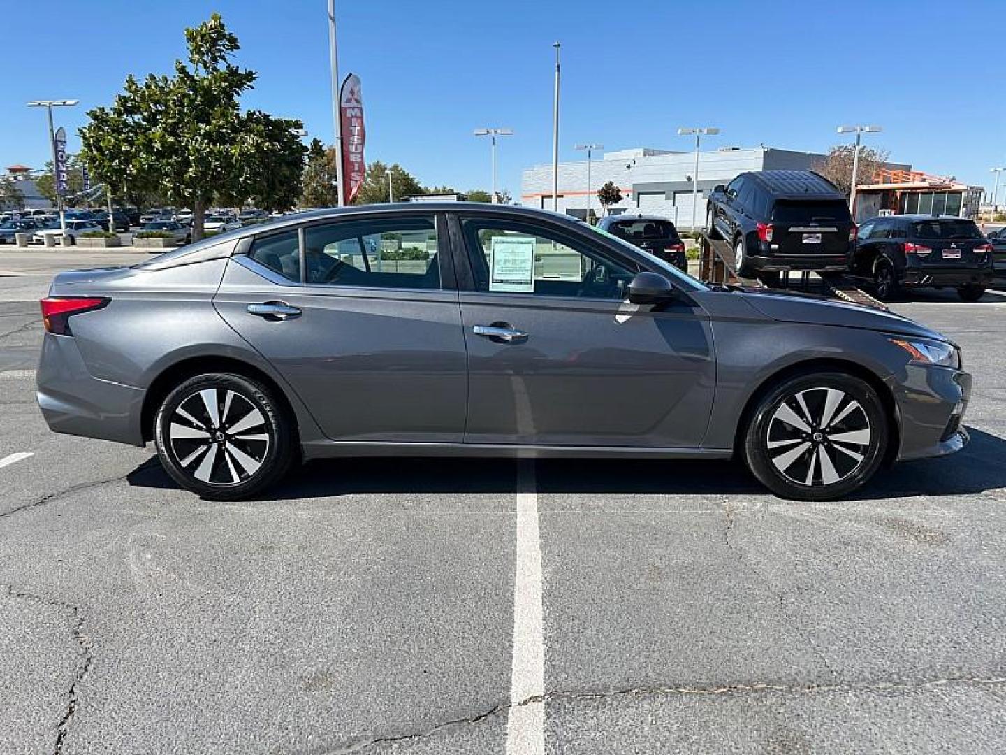 2024 WHITE Chevrolet Malibu (1G1ZD5ST7RF) with an 4-Cyl Turbo 1.5 Liter engine, Automatic CVT transmission, located at 412 Auto Vista Drive, Palmdale, 93551, (661) 945-0620, 34.592636, -118.136681 - Photo#5