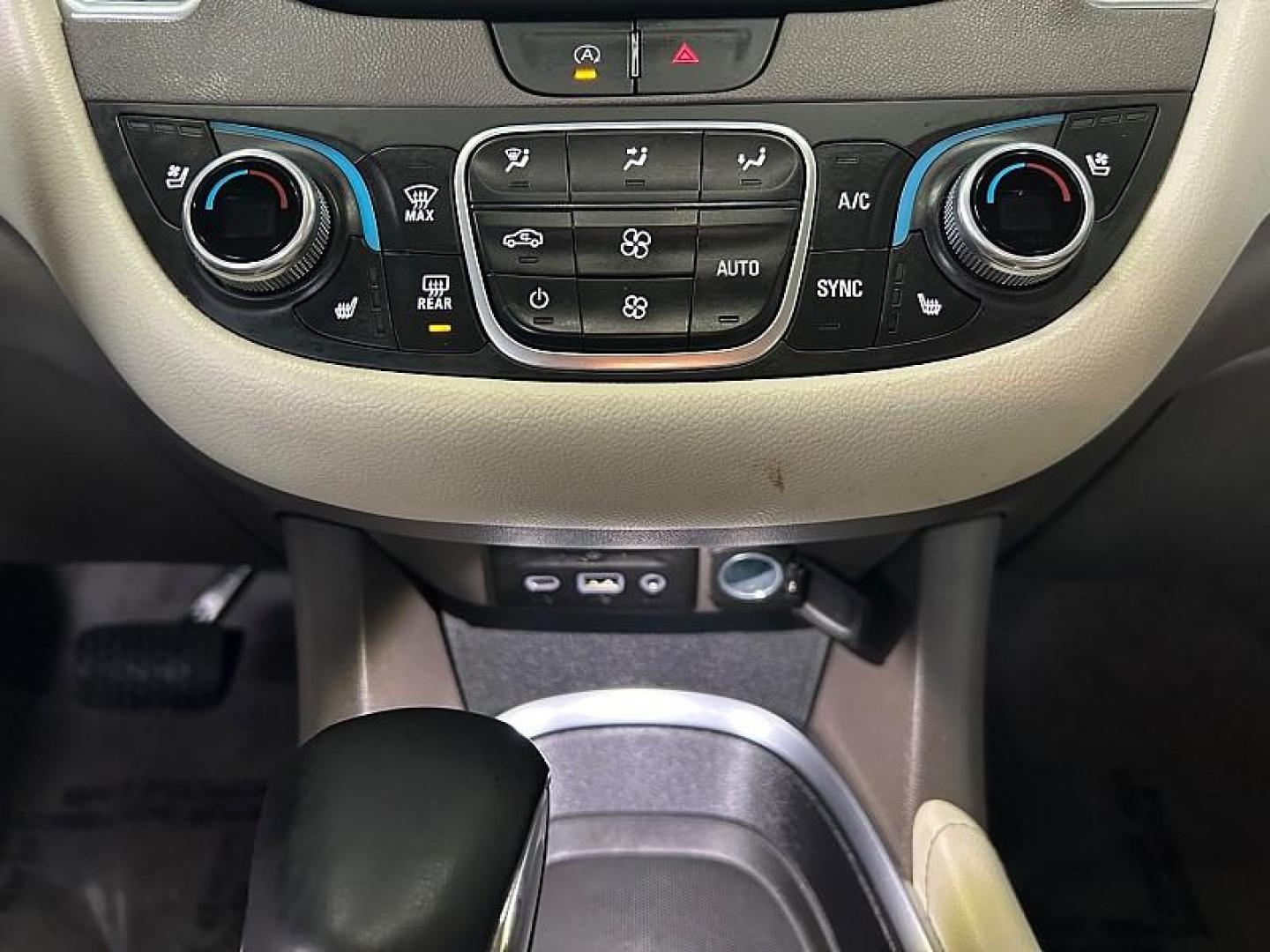 2024 WHITE Chevrolet Malibu (1G1ZE5ST0RF) with an 4-Cyl Turbo 1.5 Liter engine, Automatic CVT transmission, located at 412 Auto Vista Drive, Palmdale, 93551, (661) 945-0620, 34.592636, -118.136681- Photo#19