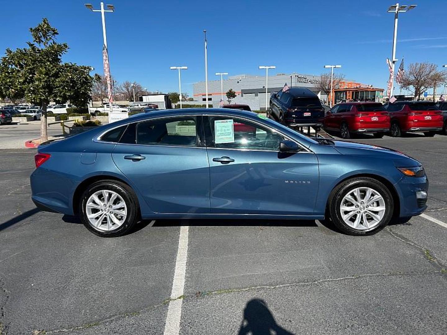 2024 BLUE Chevrolet Malibu (1G1ZD5ST8RF) with an 4-Cyl Turbo 1.5 Liter engine, Automatic CVT transmission, located at 412 Auto Vista Drive, Palmdale, 93551, (661) 945-0620, 34.592636, -118.136681- Photo#4