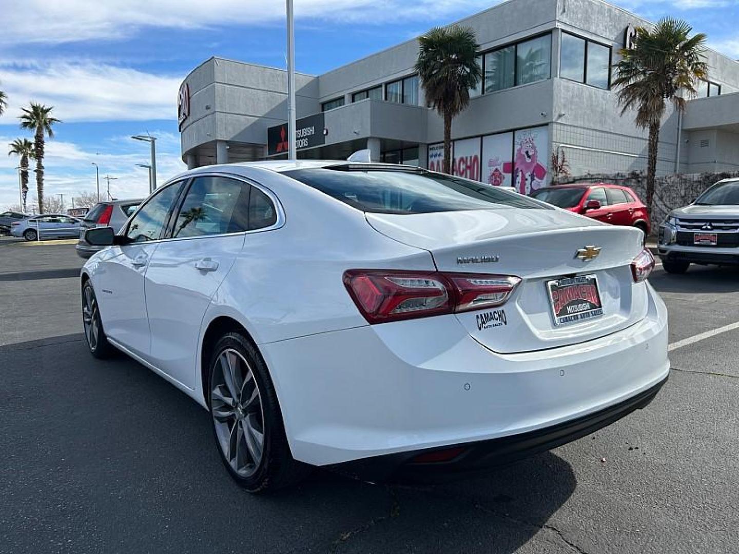 2024 WHITE Chevrolet Malibu (1G1ZE5ST2RF) with an 4-Cyl Turbo 1.5 Liter engine, Automatic CVT transmission, located at 412 Auto Vista Drive, Palmdale, 93551, (661) 945-0620, 34.592636, -118.136681 - Photo#4