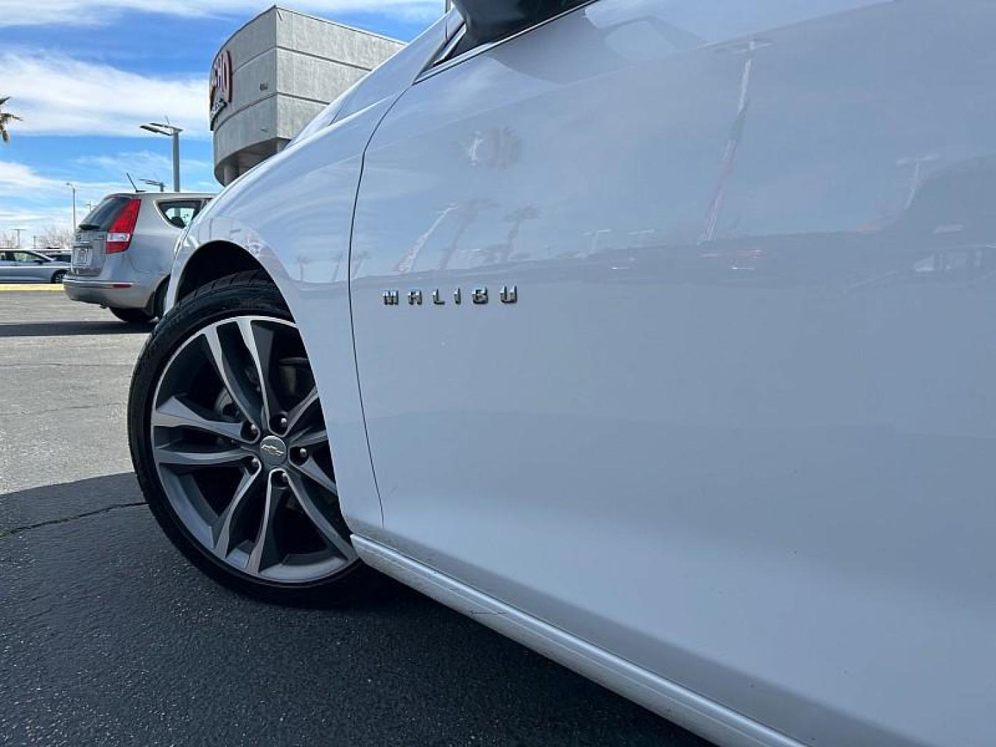 2024 WHITE Chevrolet Malibu (1G1ZE5ST2RF) with an 4-Cyl Turbo 1.5 Liter engine, Automatic CVT transmission, located at 412 Auto Vista Drive, Palmdale, 93551, (661) 945-0620, 34.592636, -118.136681 - Photo#7