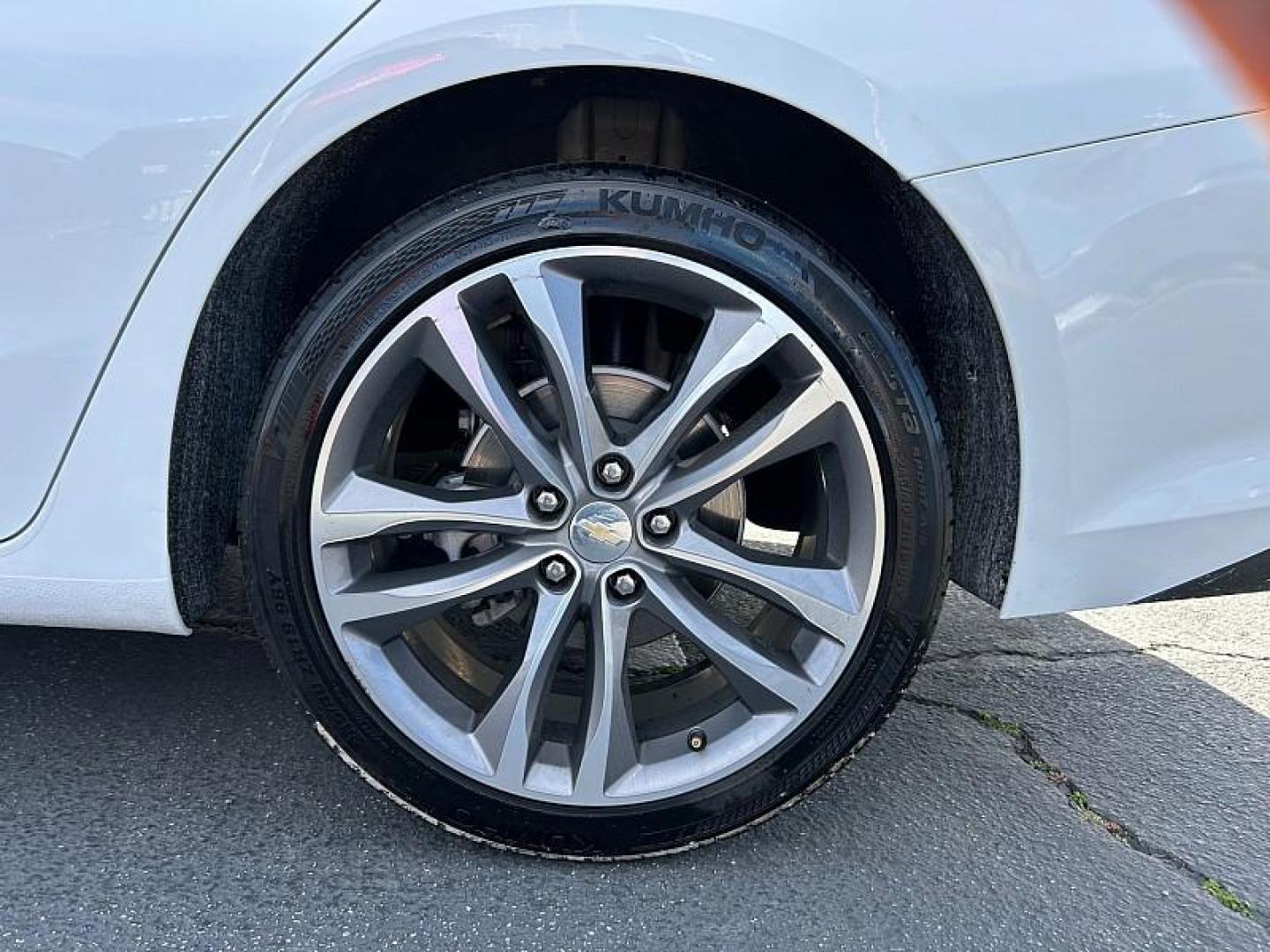 2024 WHITE Chevrolet Malibu (1G1ZE5ST2RF) with an 4-Cyl Turbo 1.5 Liter engine, Automatic CVT transmission, located at 412 Auto Vista Drive, Palmdale, 93551, (661) 945-0620, 34.592636, -118.136681 - Photo#13