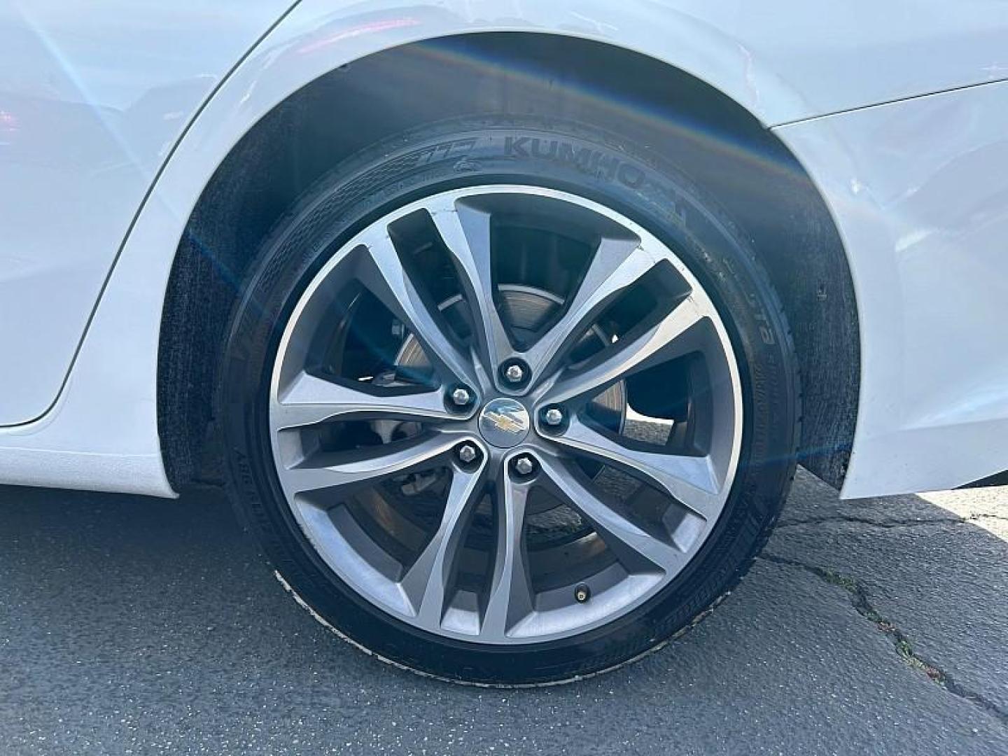 2024 WHITE Chevrolet Malibu (1G1ZE5ST2RF) with an 4-Cyl Turbo 1.5 Liter engine, Automatic CVT transmission, located at 412 Auto Vista Drive, Palmdale, 93551, (661) 945-0620, 34.592636, -118.136681 - Photo#14