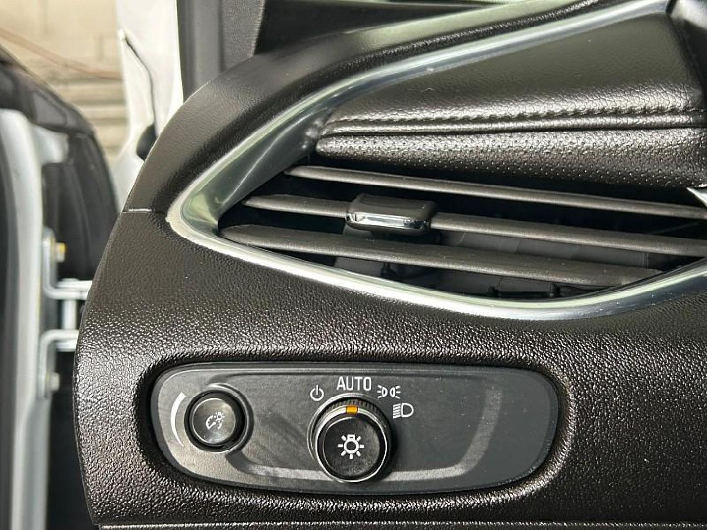 2024 WHITE Chevrolet Malibu (1G1ZE5ST2RF) with an 4-Cyl Turbo 1.5 Liter engine, Automatic CVT transmission, located at 412 Auto Vista Drive, Palmdale, 93551, (661) 945-0620, 34.592636, -118.136681 - Photo#27