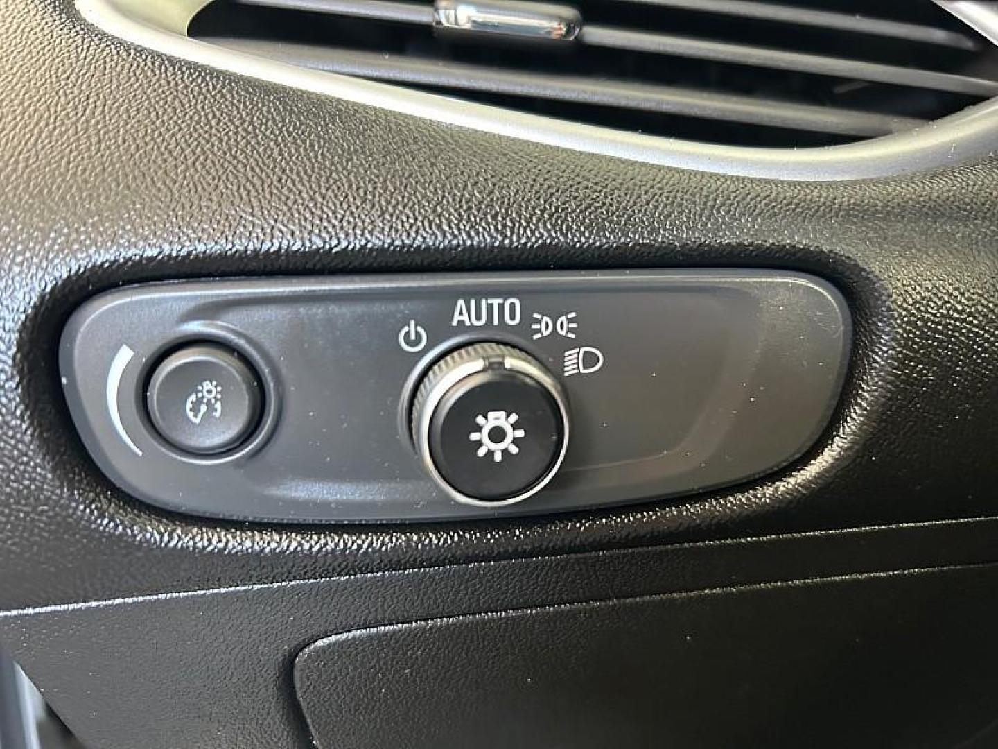 2024 WHITE Chevrolet Malibu (1G1ZD5ST9RF) with an 4-Cyl Turbo 1.5 Liter engine, Automatic CVT transmission, located at 412 Auto Vista Drive, Palmdale, 93551, (661) 945-0620, 34.592636, -118.136681 - Photo#4