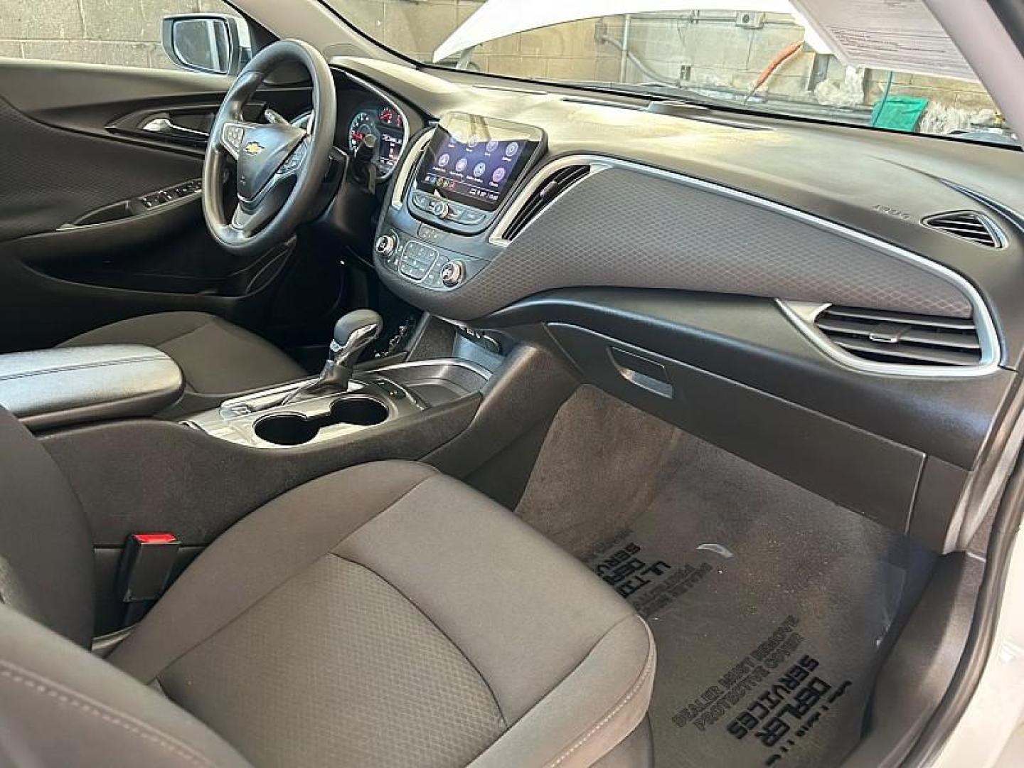 2024 WHITE Chevrolet Malibu (1G1ZD5ST9RF) with an 4-Cyl Turbo 1.5 Liter engine, Automatic CVT transmission, located at 412 Auto Vista Drive, Palmdale, 93551, (661) 945-0620, 34.592636, -118.136681 - Photo#6