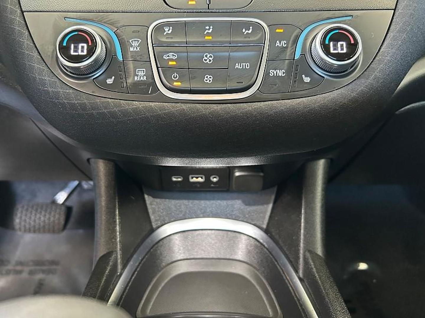 2024 WHITE Chevrolet Malibu (1G1ZD5ST9RF) with an 4-Cyl Turbo 1.5 Liter engine, Automatic CVT transmission, located at 412 Auto Vista Drive, Palmdale, 93551, (661) 945-0620, 34.592636, -118.136681 - Photo#11