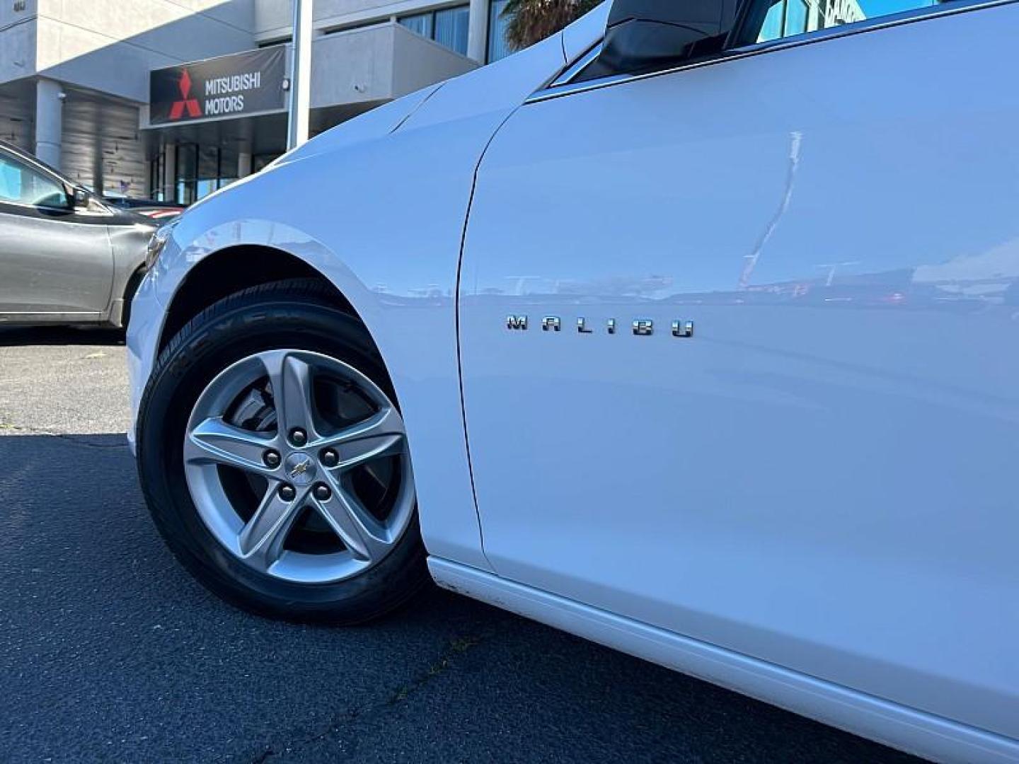 2024 WHITE Chevrolet Malibu (1G1ZD5ST9RF) with an 4-Cyl Turbo 1.5 Liter engine, Automatic CVT transmission, located at 412 Auto Vista Drive, Palmdale, 93551, (661) 945-0620, 34.592636, -118.136681 - Photo#18