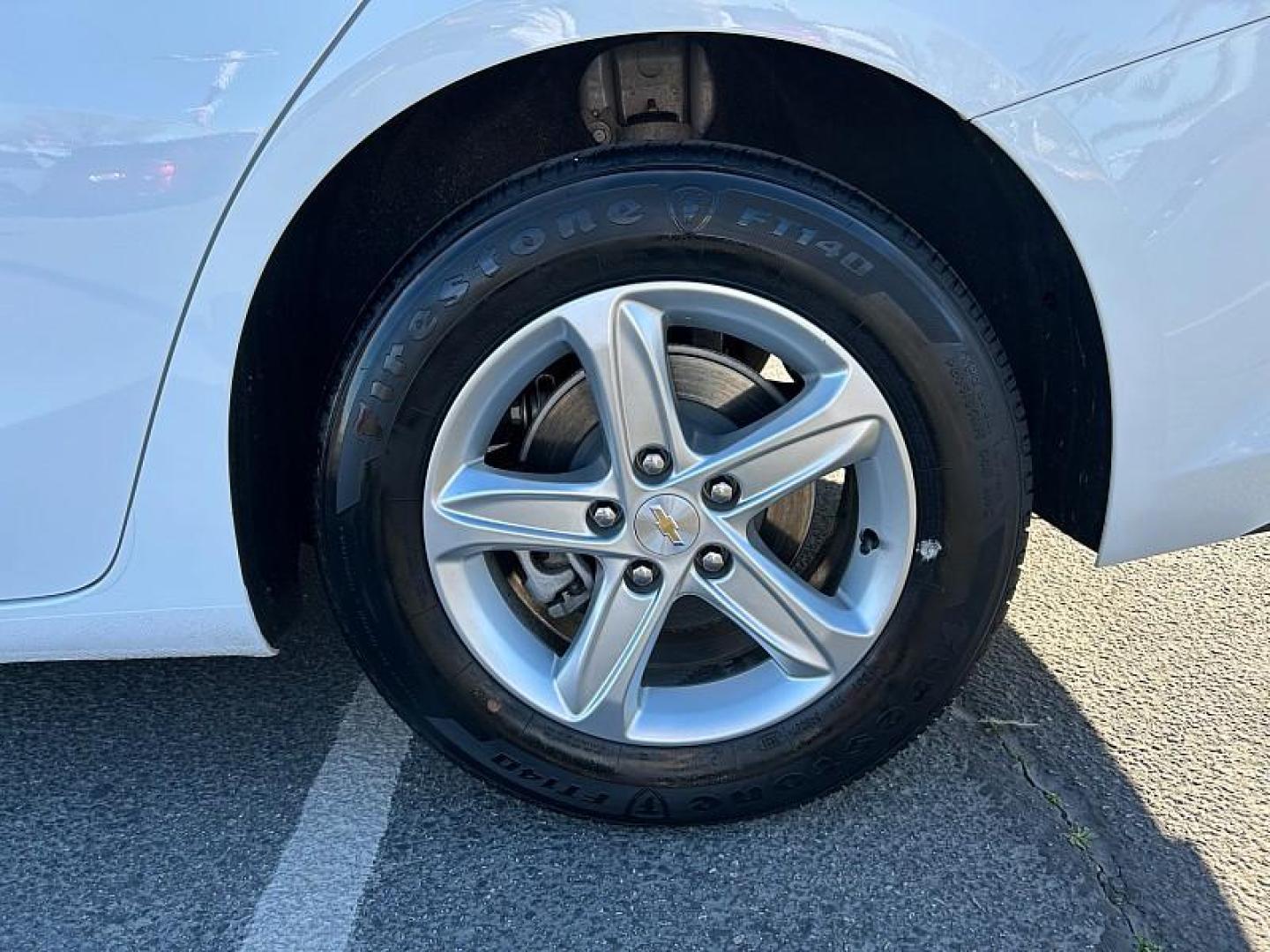 2024 WHITE Chevrolet Malibu (1G1ZD5ST9RF) with an 4-Cyl Turbo 1.5 Liter engine, Automatic CVT transmission, located at 412 Auto Vista Drive, Palmdale, 93551, (661) 945-0620, 34.592636, -118.136681 - Photo#19