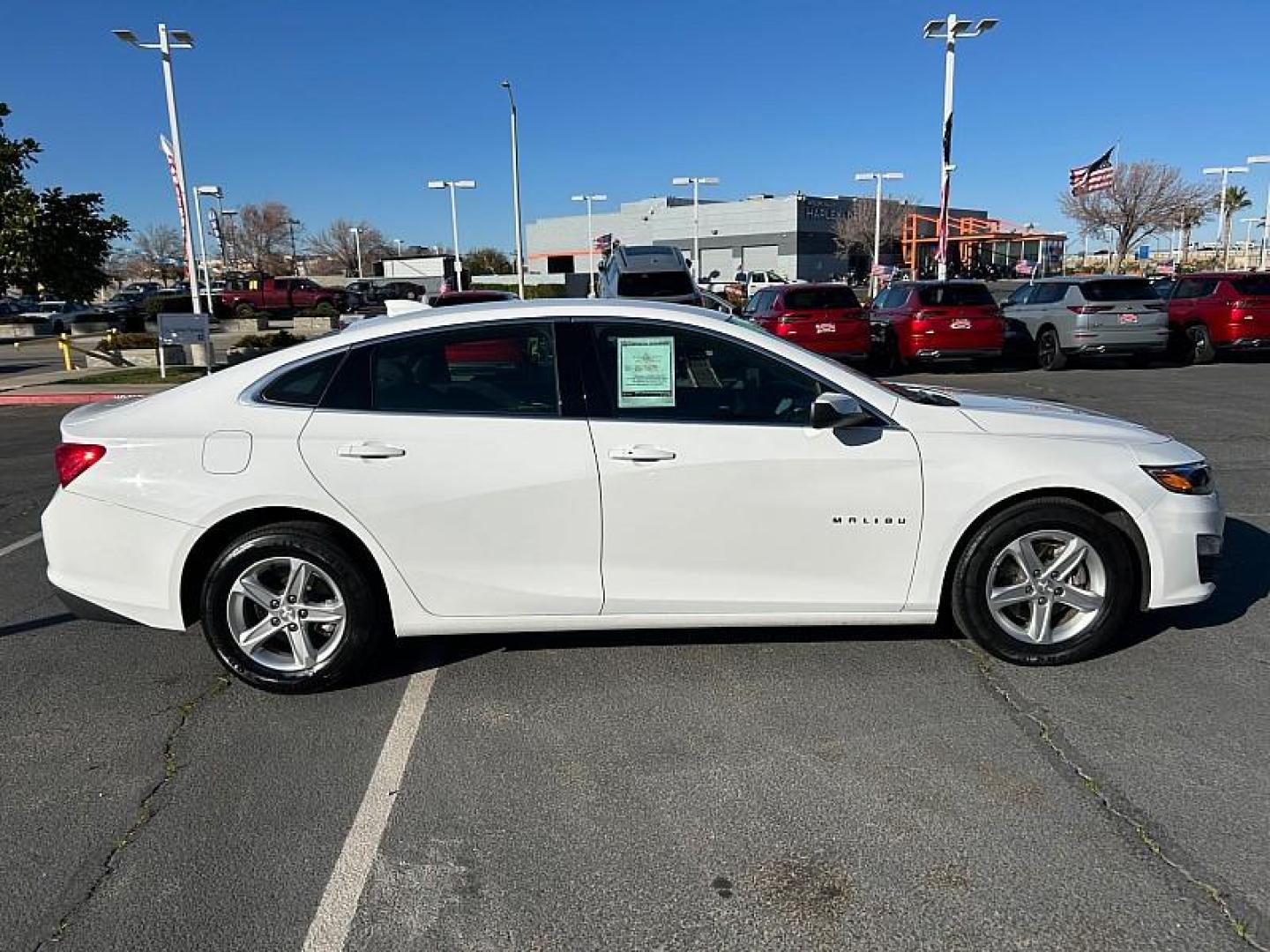 2024 WHITE Chevrolet Malibu (1G1ZD5ST9RF) with an 4-Cyl Turbo 1.5 Liter engine, Automatic CVT transmission, located at 412 Auto Vista Drive, Palmdale, 93551, (661) 945-0620, 34.592636, -118.136681 - Photo#21