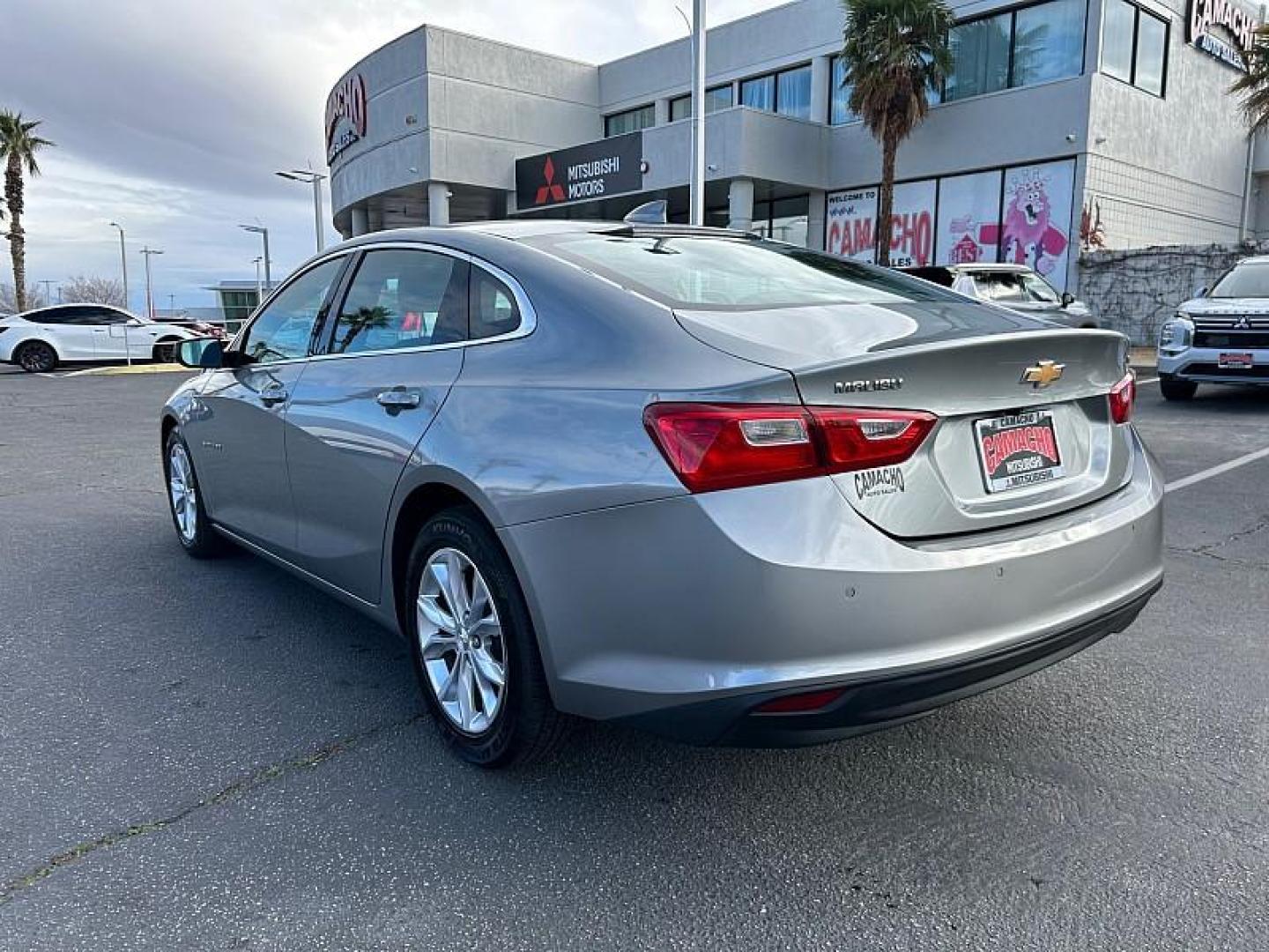 2024 GRAY Chevrolet Malibu (1G1ZD5ST8RF) with an 4-Cyl Turbo 1.5 Liter engine, Automatic CVT transmission, located at 412 Auto Vista Drive, Palmdale, 93551, (661) 945-0620, 34.592636, -118.136681 - Photo#4