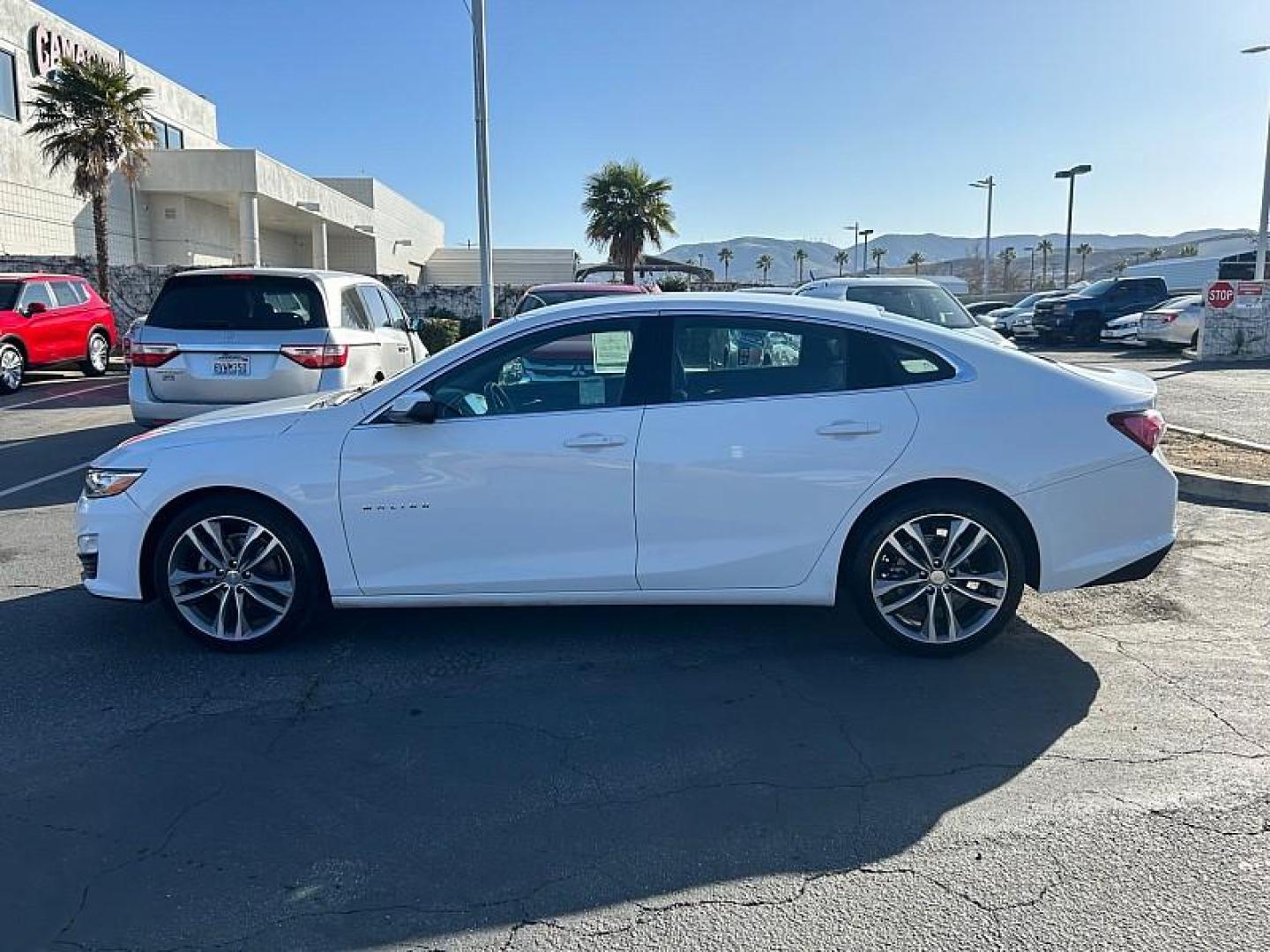 2024 WHITE Chevrolet Malibu (1G1ZE5ST4RF) with an 4-Cyl Turbo 1.5 Liter engine, Automatic CVT transmission, located at 412 Auto Vista Drive, Palmdale, 93551, (661) 945-0620, 34.592636, -118.136681 - Photo#6