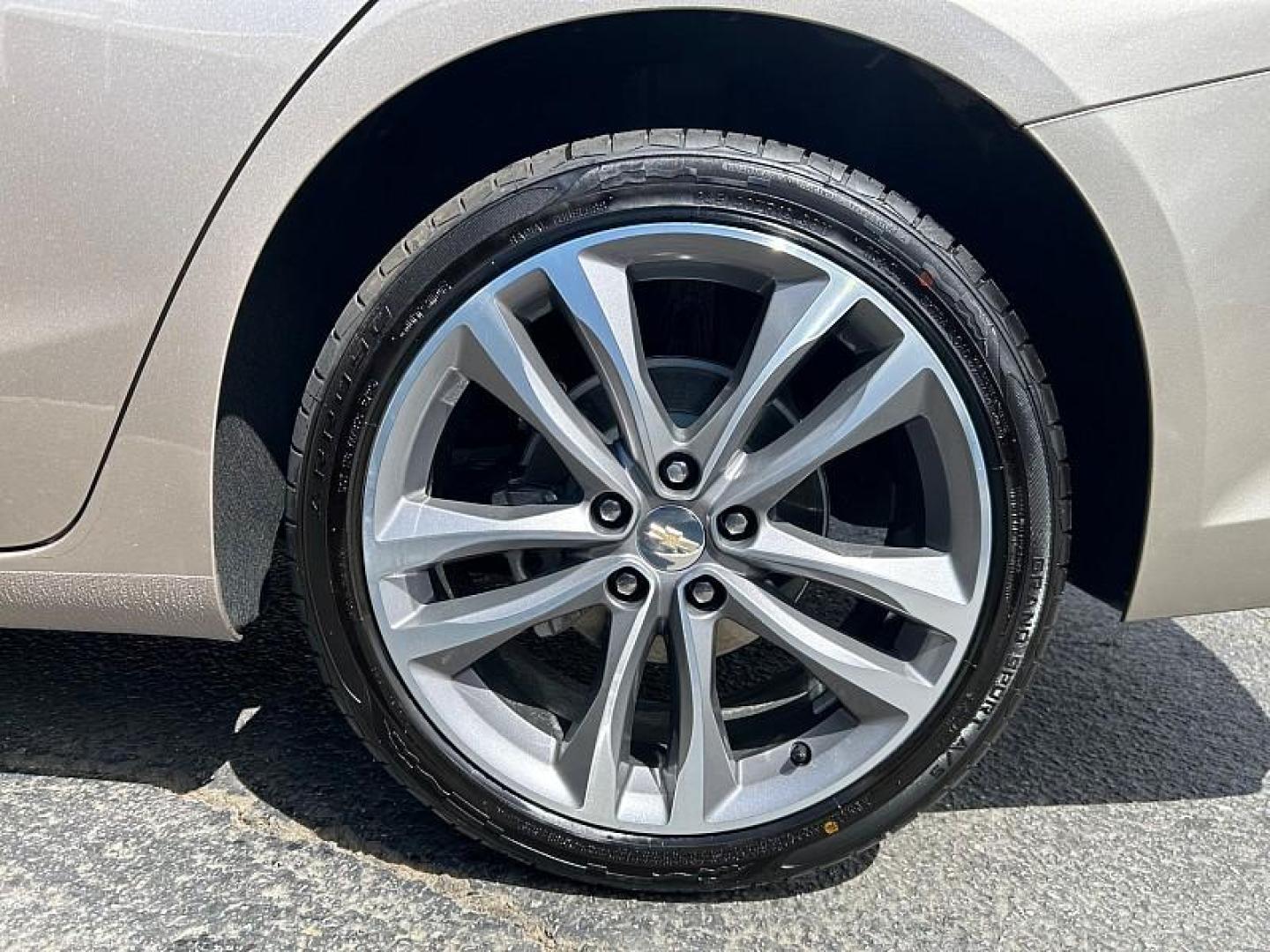 2024 GRAY Chevrolet Malibu (1G1ZE5ST6RF) with an 4-Cyl Turbo 1.5 Liter engine, Automatic CVT transmission, located at 412 Auto Vista Drive, Palmdale, 93551, (661) 945-0620, 34.592636, -118.136681 - Photo#9