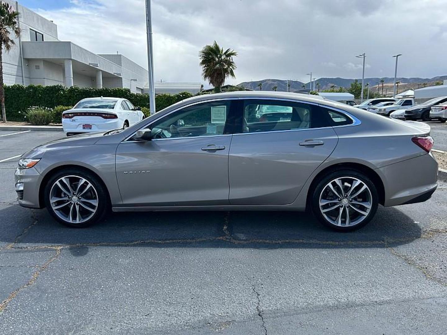 2024 GRAY Chevrolet Malibu (1G1ZE5ST6RF) with an 4-Cyl Turbo 1.5 Liter engine, Automatic CVT transmission, located at 412 Auto Vista Drive, Palmdale, 93551, (661) 945-0620, 34.592636, -118.136681 - Photo#3