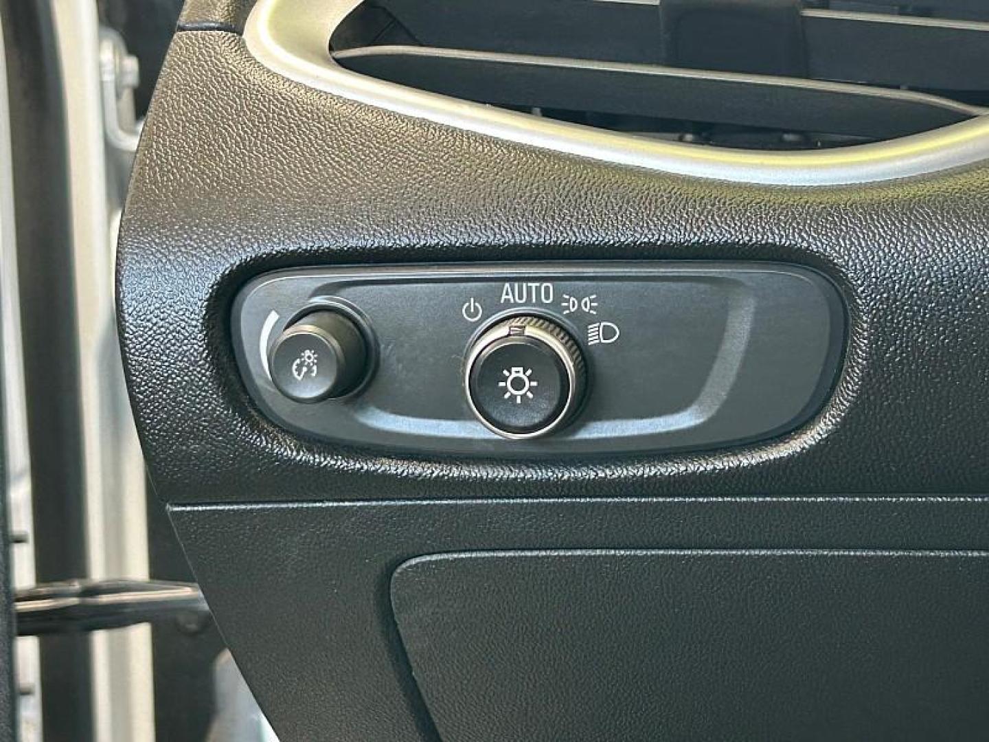 2024 WHITE Chevrolet Malibu (1G1ZD5ST7RF) with an 4-Cyl Turbo 1.5 Liter engine, Automatic CVT transmission, located at 412 Auto Vista Drive, Palmdale, 93551, (661) 945-0620, 34.592636, -118.136681 - Photo#1