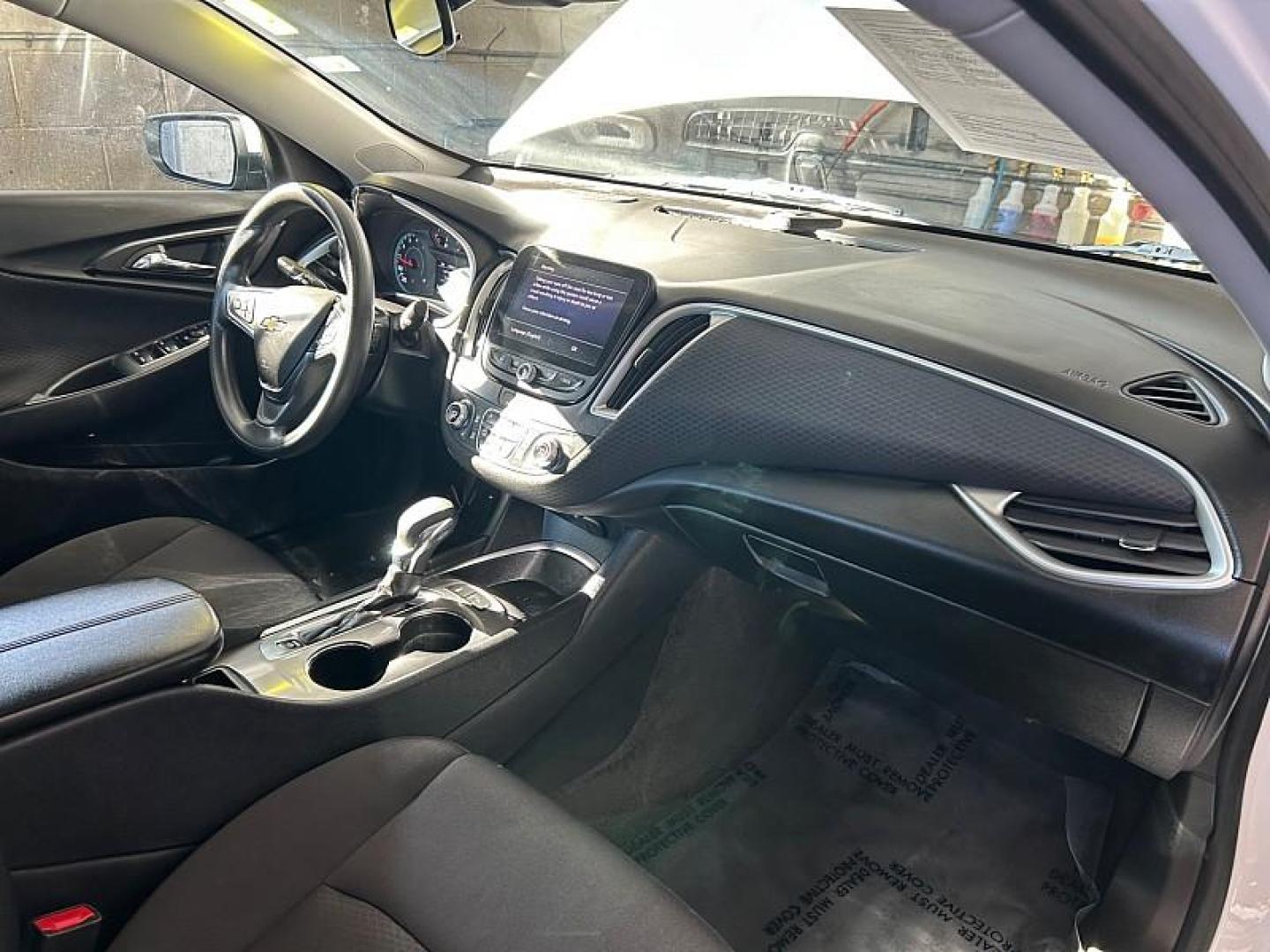 2024 WHITE Chevrolet Malibu (1G1ZD5ST7RF) with an 4-Cyl Turbo 1.5 Liter engine, Automatic CVT transmission, located at 412 Auto Vista Drive, Palmdale, 93551, (661) 945-0620, 34.592636, -118.136681 - Photo#3