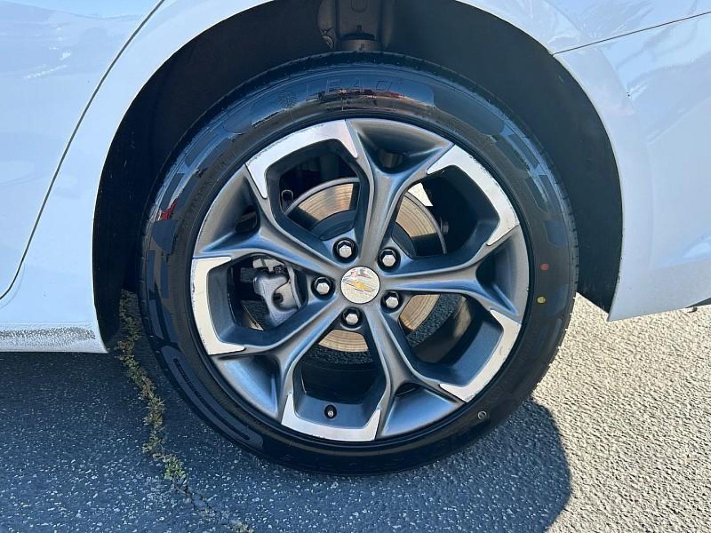 2024 WHITE Chevrolet Malibu (1G1ZD5ST7RF) with an 4-Cyl Turbo 1.5 Liter engine, Automatic CVT transmission, located at 412 Auto Vista Drive, Palmdale, 93551, (661) 945-0620, 34.592636, -118.136681 - Photo#16