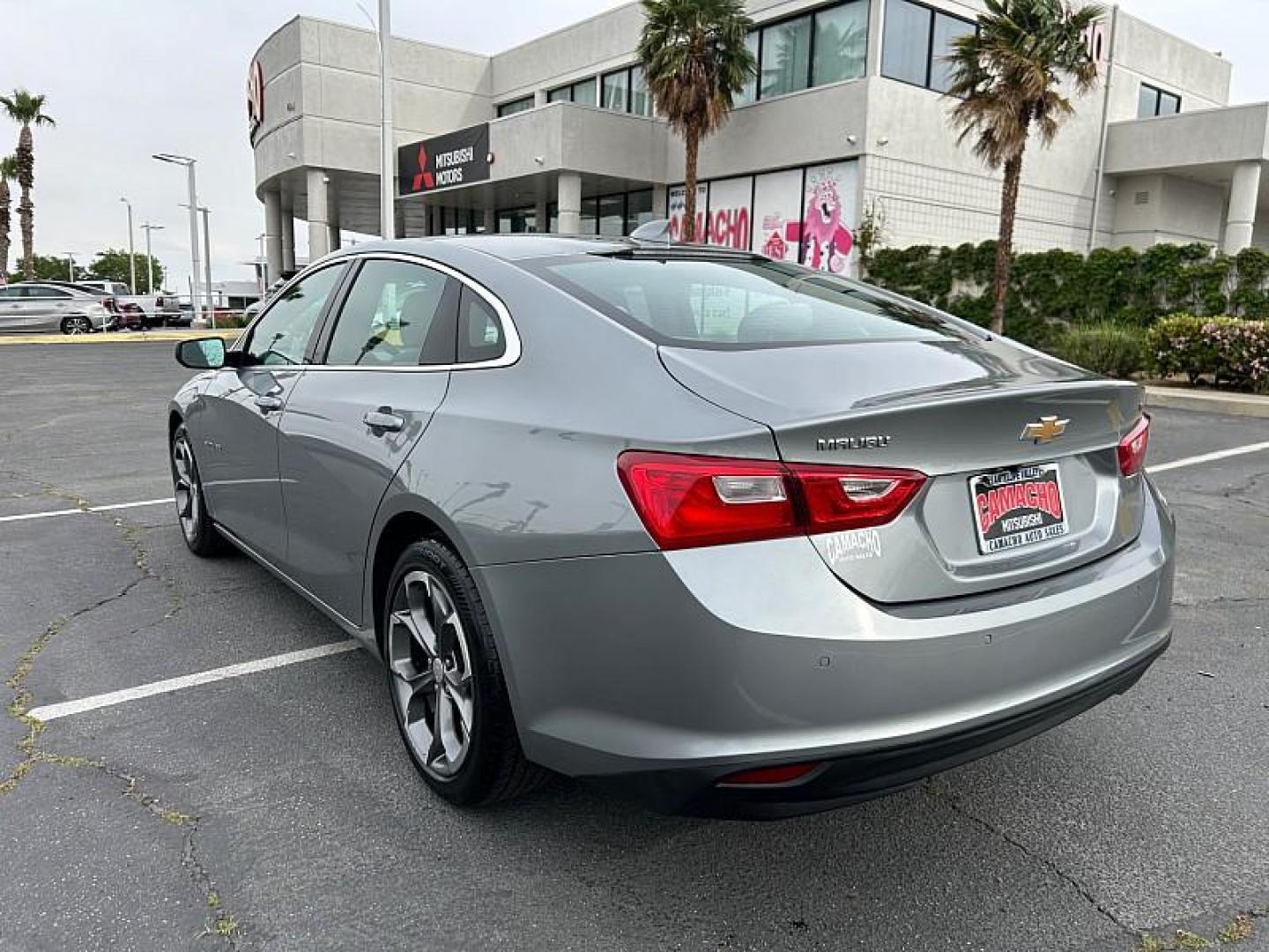 2024 GRAY Chevrolet Malibu (1G1ZD5ST8RF) with an 4-Cyl Turbo 1.5 Liter engine, Automatic CVT transmission, located at 412 Auto Vista Drive, Palmdale, 93551, (661) 945-0620, 34.592636, -118.136681 - Photo#4