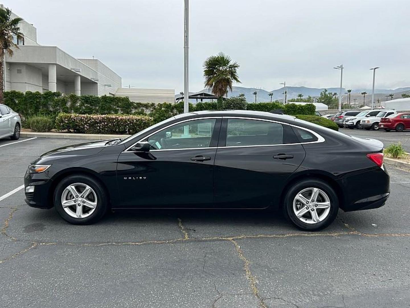 2024 BLACK Chevrolet Malibu (1G1ZD5ST4RF) with an 4-Cyl Turbo 1.5 Liter engine, Automatic CVT transmission, located at 412 Auto Vista Drive, Palmdale, 93551, (661) 945-0620, 34.592636, -118.136681- Photo#6
