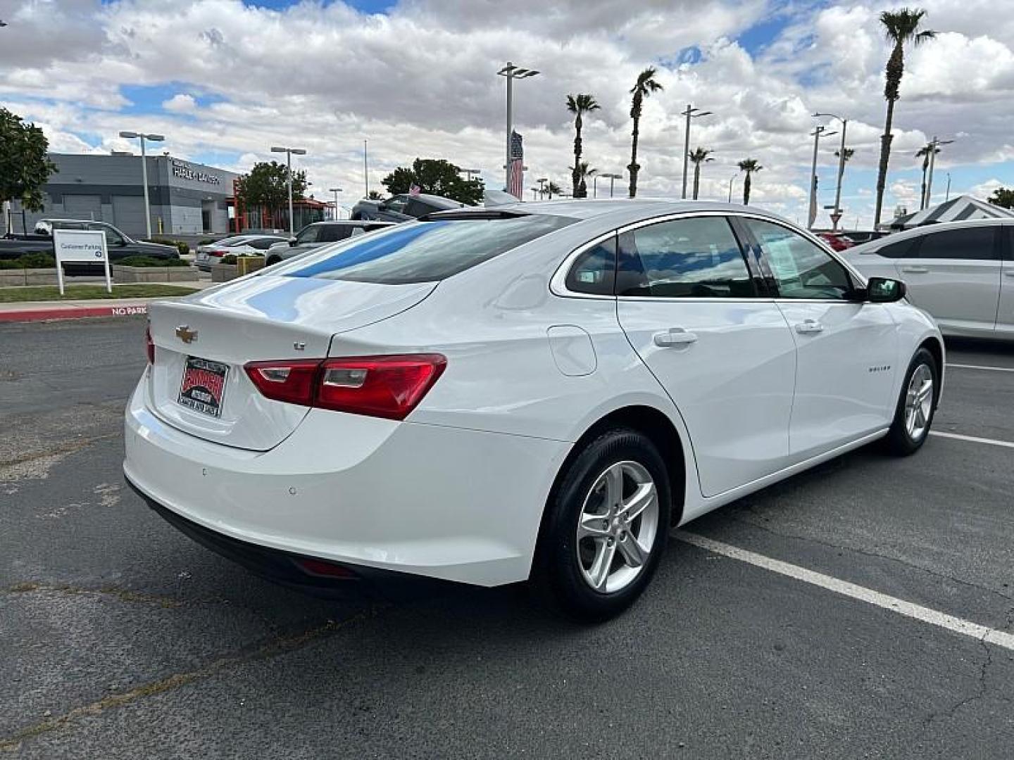 2024 WHITE Chevrolet Malibu (1G1ZD5ST7RF) with an 4-Cyl Turbo 1.5 Liter engine, Automatic CVT transmission, located at 412 Auto Vista Drive, Palmdale, 93551, (661) 945-0620, 34.592636, -118.136681 - Photo#3
