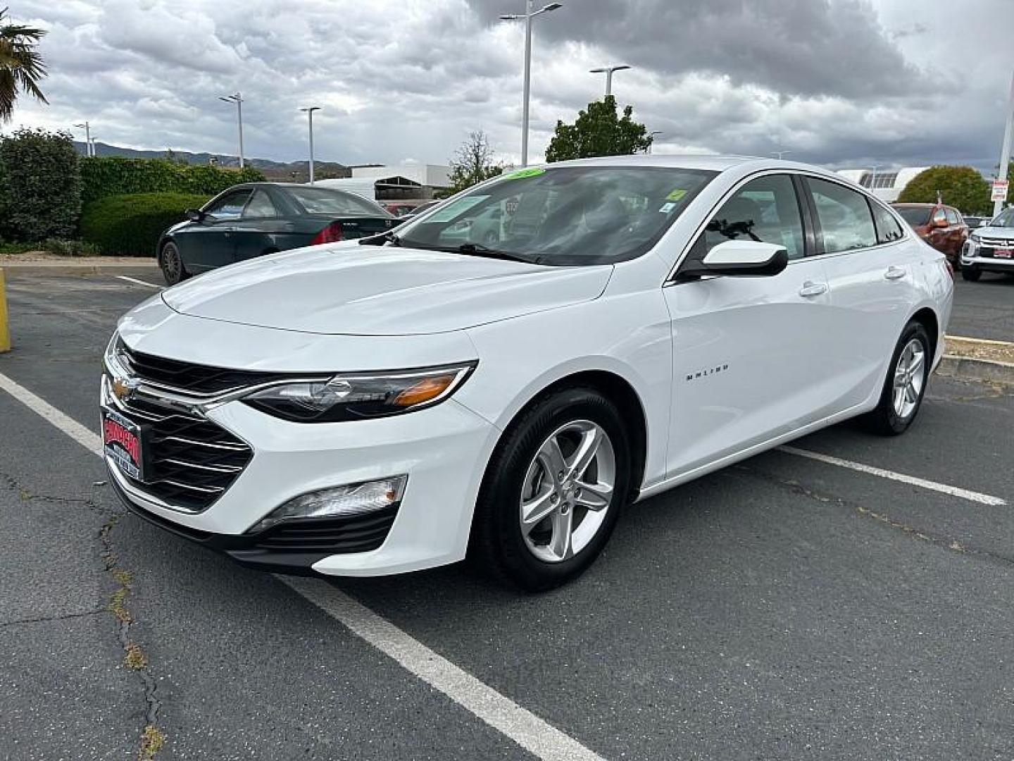 2024 WHITE Chevrolet Malibu (1G1ZD5ST7RF) with an 4-Cyl Turbo 1.5 Liter engine, Automatic CVT transmission, located at 412 Auto Vista Drive, Palmdale, 93551, (661) 945-0620, 34.592636, -118.136681 - Photo#7
