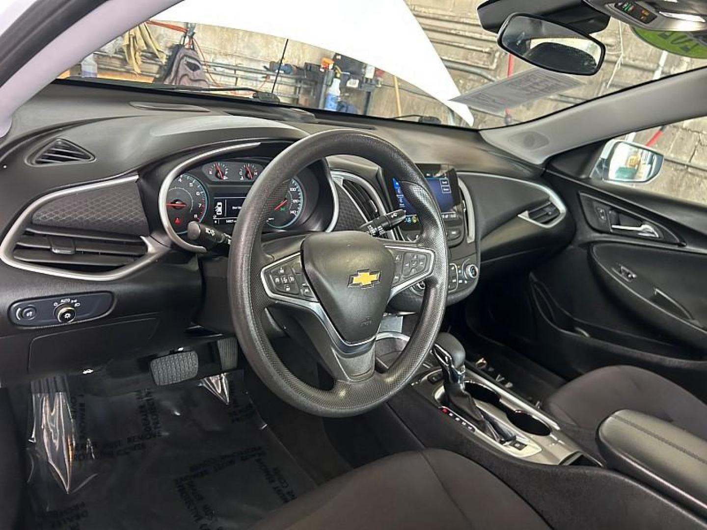 2024 WHITE Chevrolet Malibu (1G1ZD5ST7RF) with an 4-Cyl Turbo 1.5 Liter engine, Automatic CVT transmission, located at 412 Auto Vista Drive, Palmdale, 93551, (661) 945-0620, 34.592636, -118.136681 - Photo#9