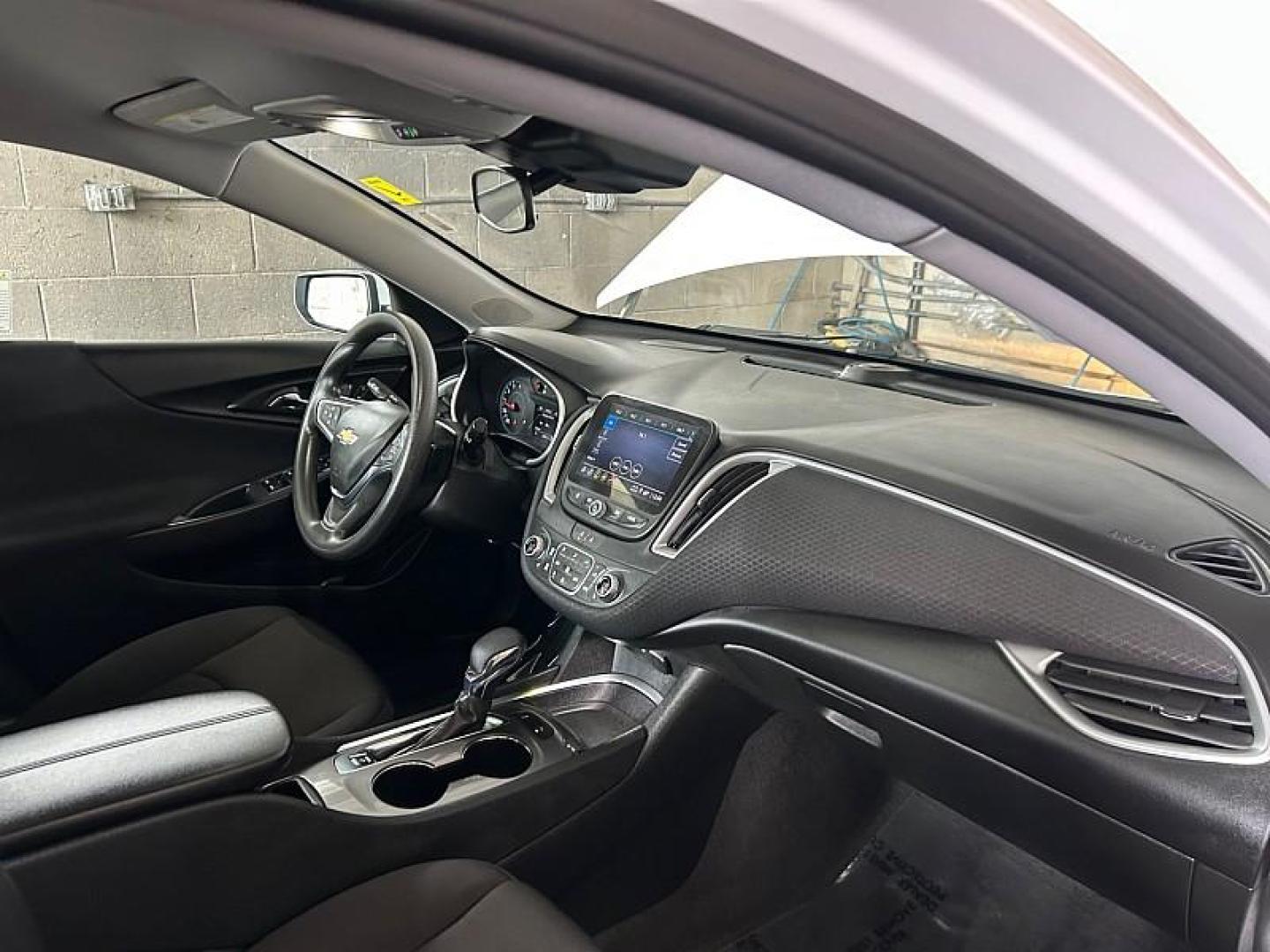 2024 WHITE Chevrolet Malibu (1G1ZD5ST7RF) with an 4-Cyl Turbo 1.5 Liter engine, Automatic CVT transmission, located at 412 Auto Vista Drive, Palmdale, 93551, (661) 945-0620, 34.592636, -118.136681 - Photo#18