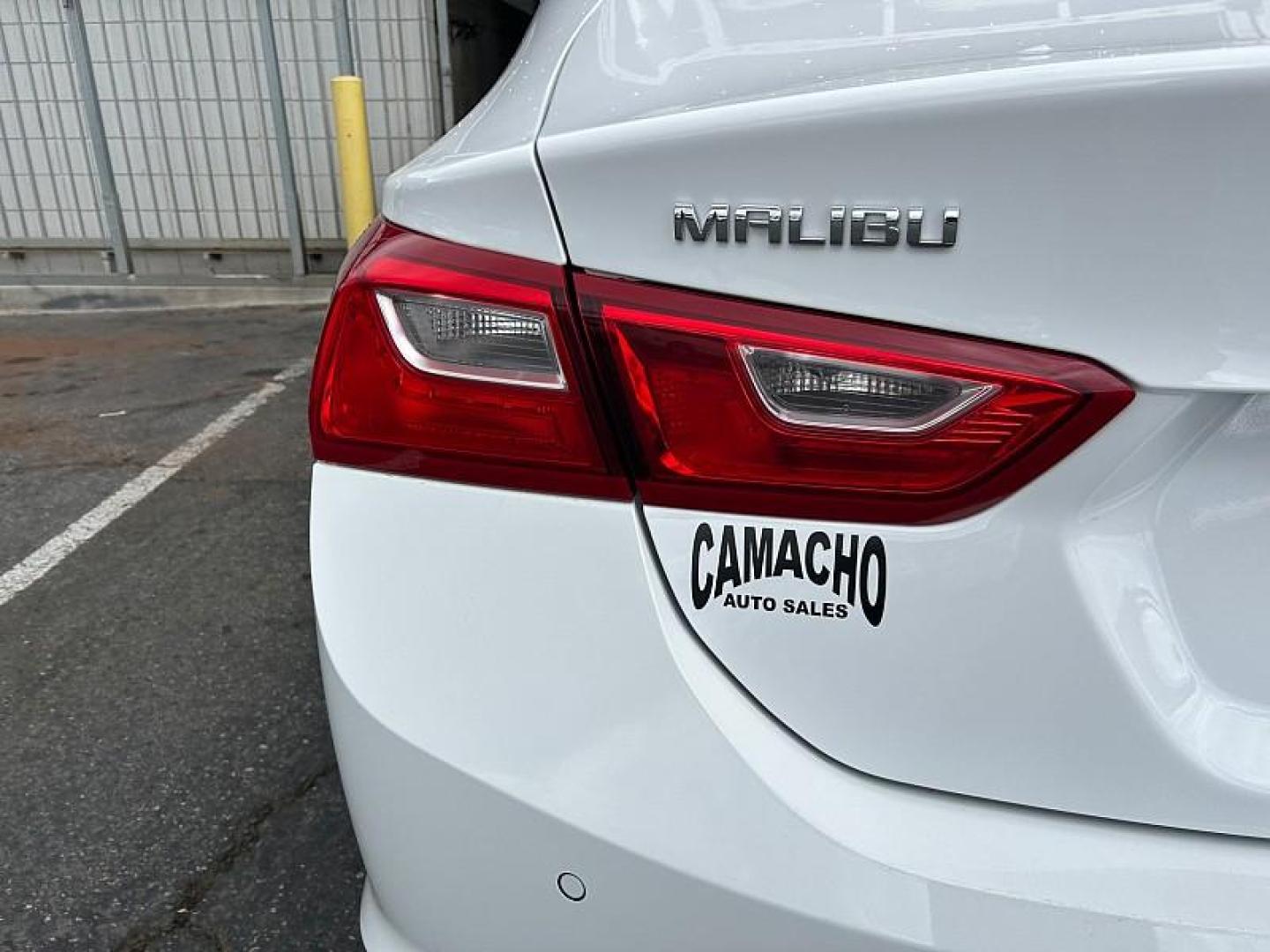 2024 WHITE Chevrolet Malibu (1G1ZD5ST7RF) with an 4-Cyl Turbo 1.5 Liter engine, Automatic CVT transmission, located at 412 Auto Vista Drive, Palmdale, 93551, (661) 945-0620, 34.592636, -118.136681 - Photo#29