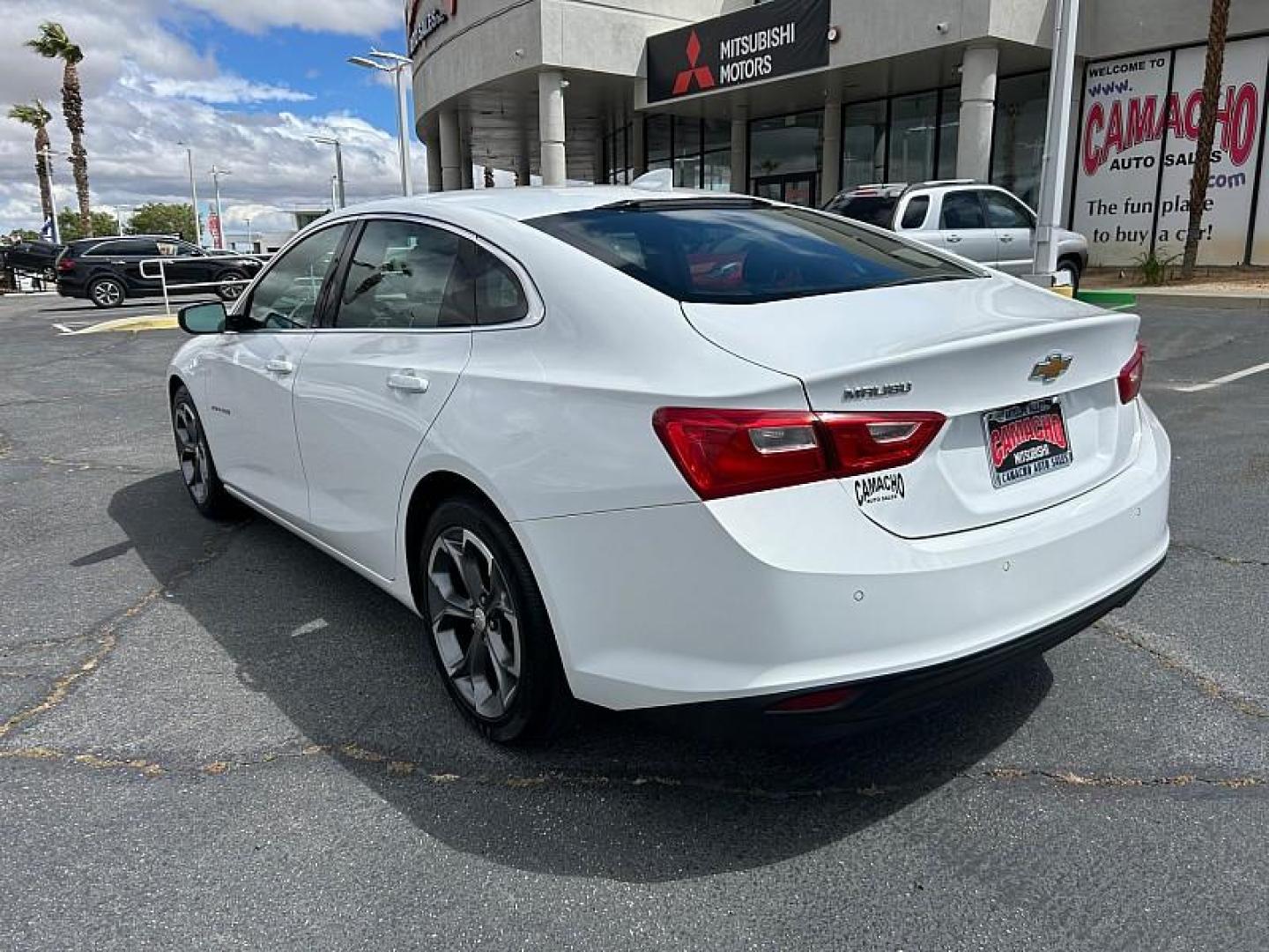 2024 WHITE Chevrolet Malibu (1G1ZD5ST5RF) with an 4-Cyl Turbo 1.5 Liter engine, Automatic CVT transmission, located at 412 Auto Vista Drive, Palmdale, 93551, (661) 945-0620, 34.592636, -118.136681 - Photo#4