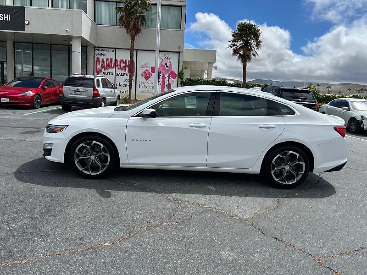 2024 WHITE Chevrolet Malibu (1G1ZD5ST5RF) with an 4-Cyl Turbo 1.5 Liter engine, Automatic CVT transmission, located at 412 Auto Vista Drive, Palmdale, 93551, (661) 945-0620, 34.592636, -118.136681 - Photo#5