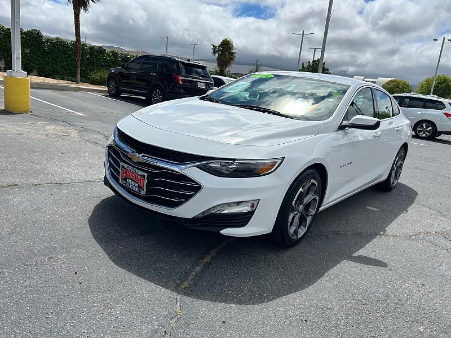2024 WHITE Chevrolet Malibu (1G1ZD5ST5RF) with an 4-Cyl Turbo 1.5 Liter engine, Automatic CVT transmission, located at 412 Auto Vista Drive, Palmdale, 93551, (661) 945-0620, 34.592636, -118.136681 - Photo#6
