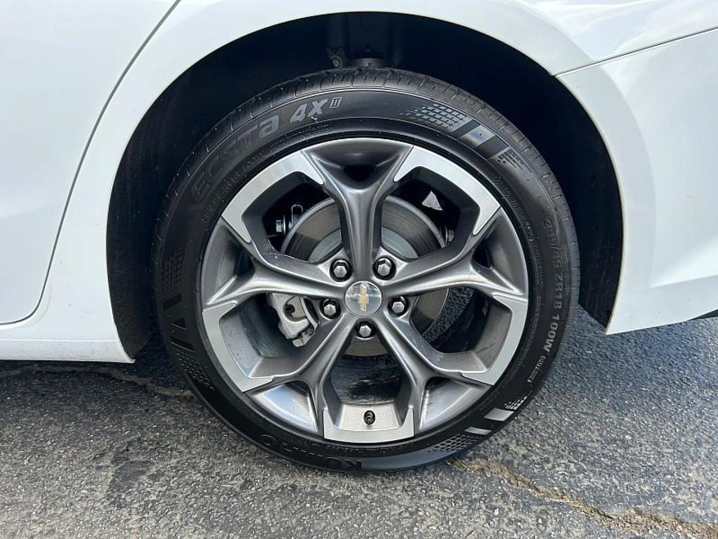 2024 WHITE Chevrolet Malibu (1G1ZD5ST5RF) with an 4-Cyl Turbo 1.5 Liter engine, Automatic CVT transmission, located at 412 Auto Vista Drive, Palmdale, 93551, (661) 945-0620, 34.592636, -118.136681 - Photo#11