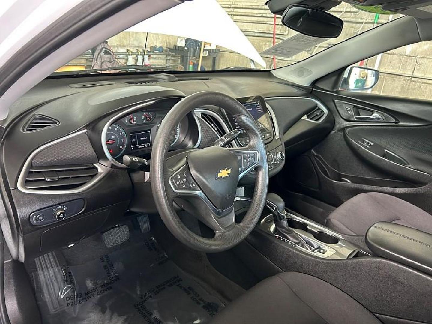 2024 WHITE Chevrolet Malibu (1G1ZD5ST5RF) with an 4-Cyl Turbo 1.5 Liter engine, Automatic CVT transmission, located at 412 Auto Vista Drive, Palmdale, 93551, (661) 945-0620, 34.592636, -118.136681 - Photo#17