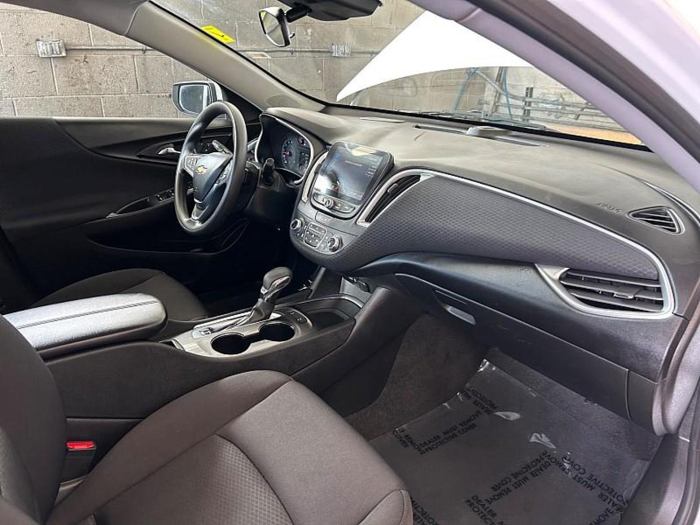 2024 WHITE Chevrolet Malibu (1G1ZD5ST5RF) with an 4-Cyl Turbo 1.5 Liter engine, Automatic CVT transmission, located at 412 Auto Vista Drive, Palmdale, 93551, (661) 945-0620, 34.592636, -118.136681 - Photo#29